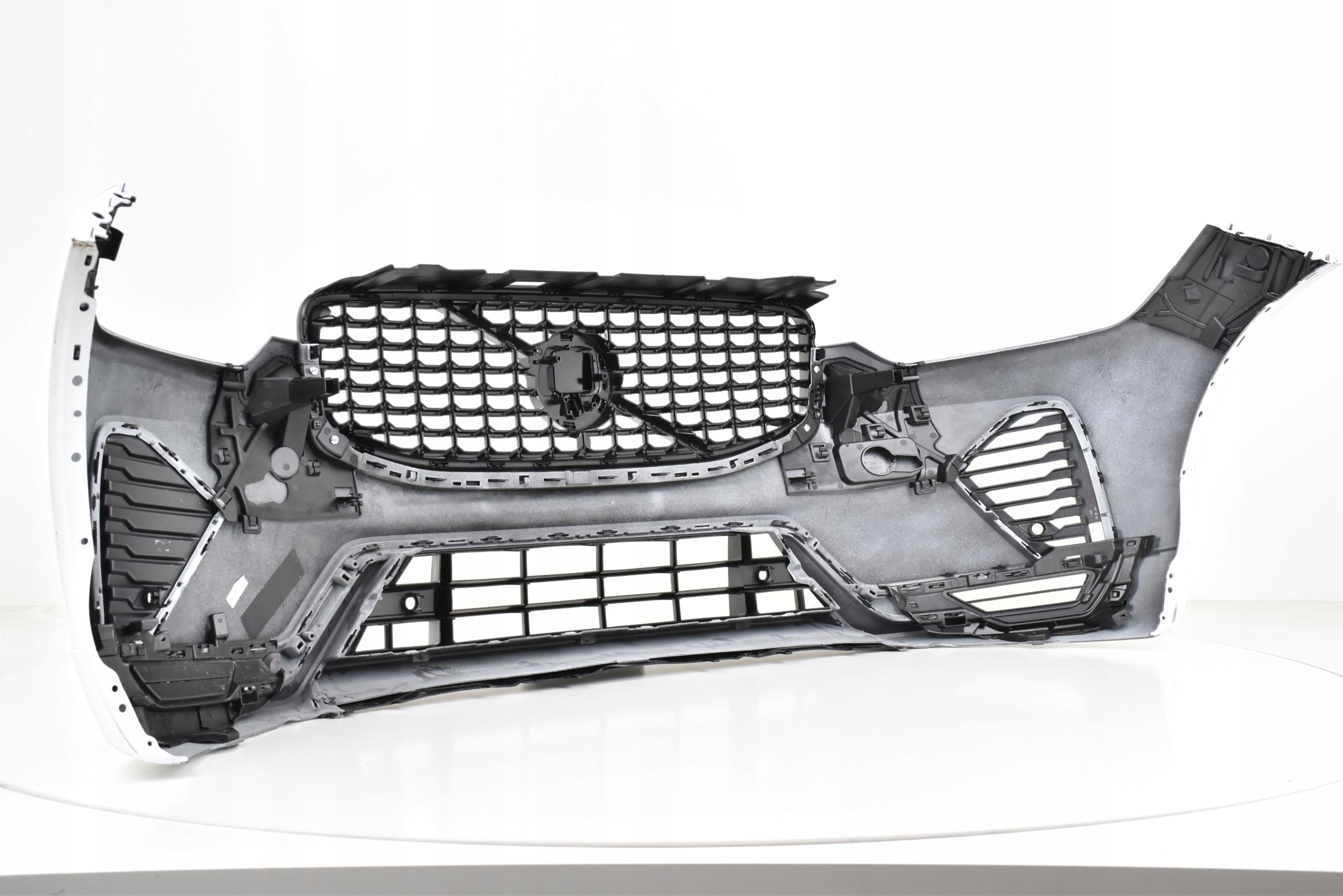 VOLVO XC60 XC-60 II LIFT R-DESIGN 2022- ZDERZAK PRZEDNI Strona zabudowy przód