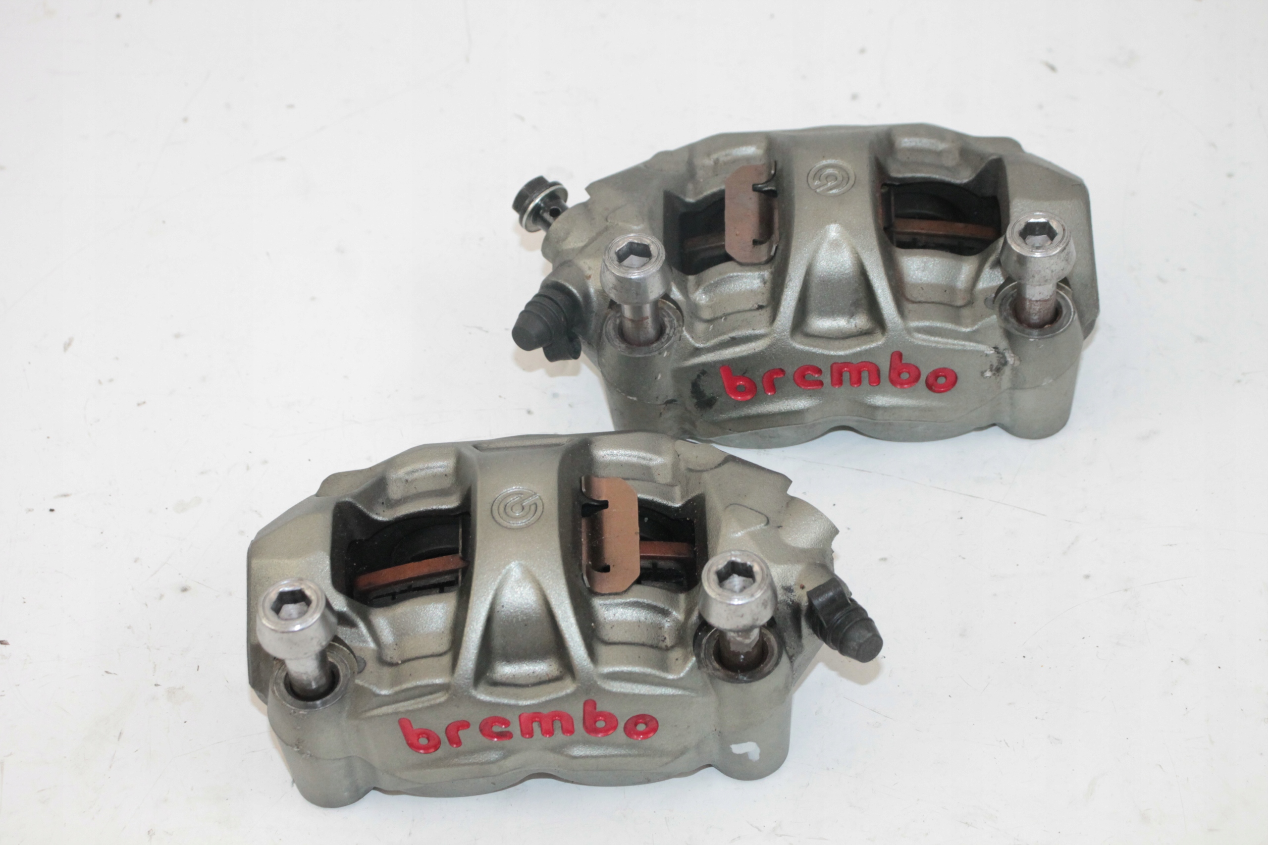 TRIUMPH STREET TRIPLE 765 ZACISKI HAMULCOWE PRZÓD