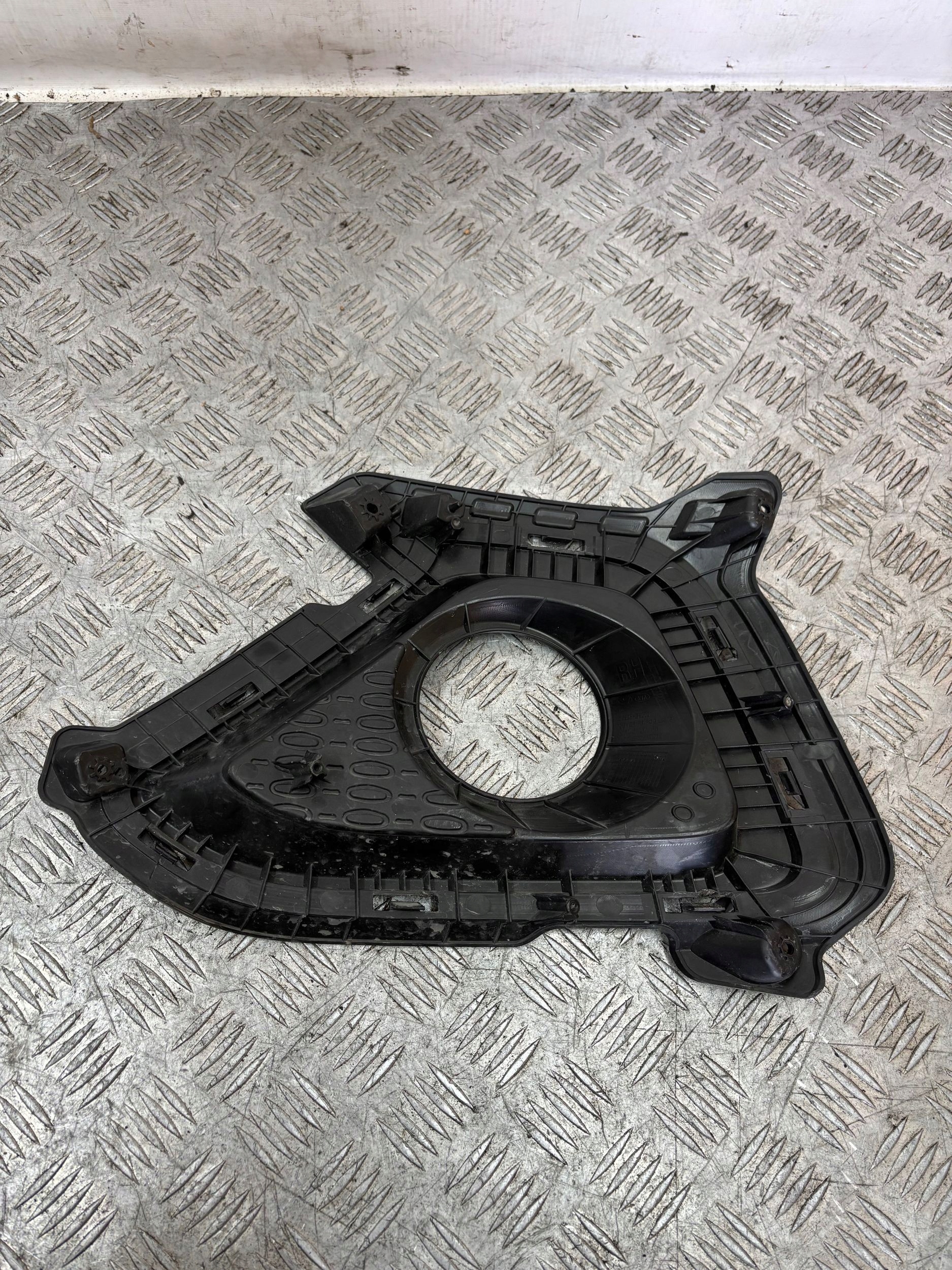 grid lower of a bumper right HYUNDAI I10 II 13