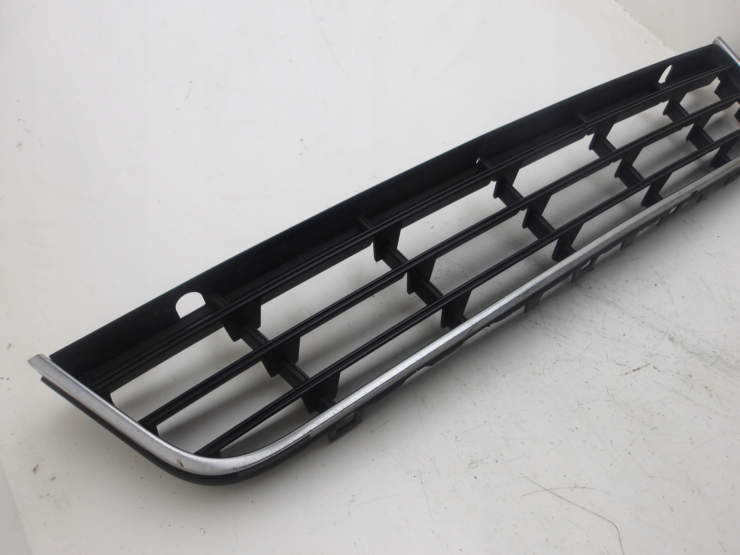 VW PASSAT B6 05-10 grid of a bumper front front CHROM 3C0853677
