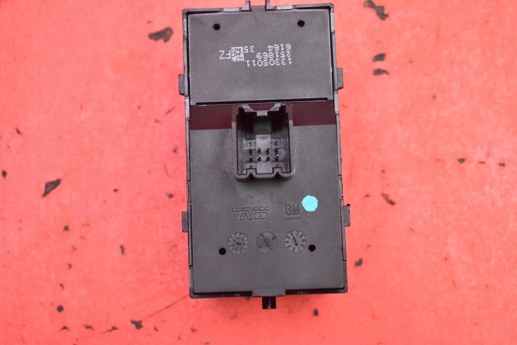 control panel of the window EU 13305011 OPEL MOKKA A 12-15