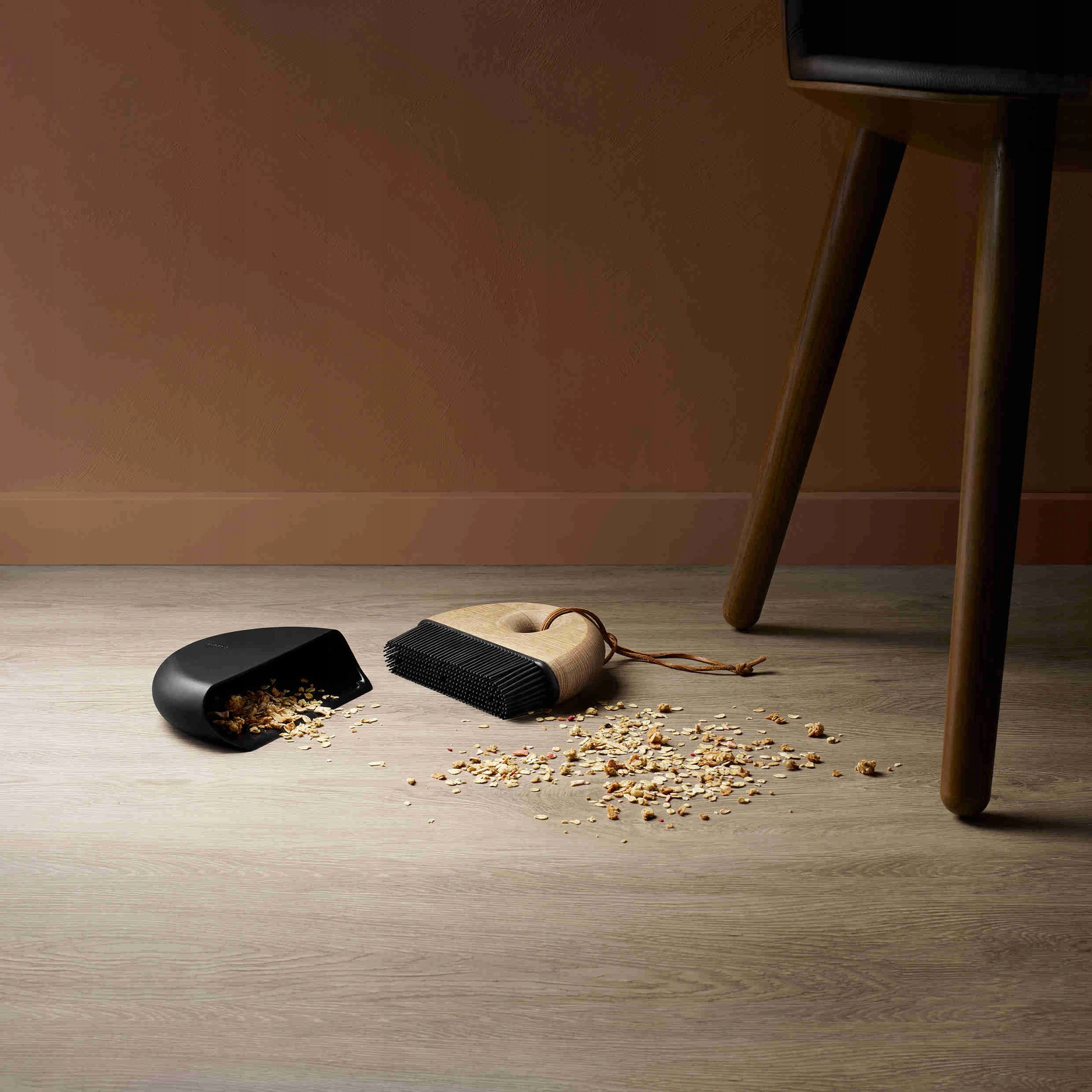 Lopatka se smetáčkem Eva Solo dřevo