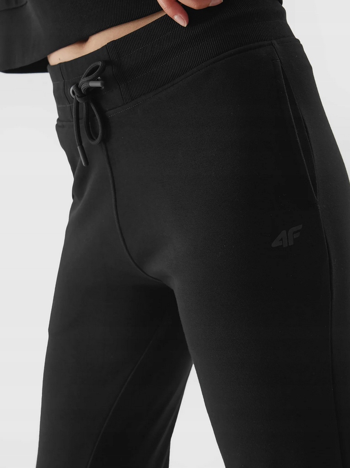 4f DAMSKIE SPODNIE DRES BAWEŁNA CZARNE F474 r. S Model 4FAW23TTROF474