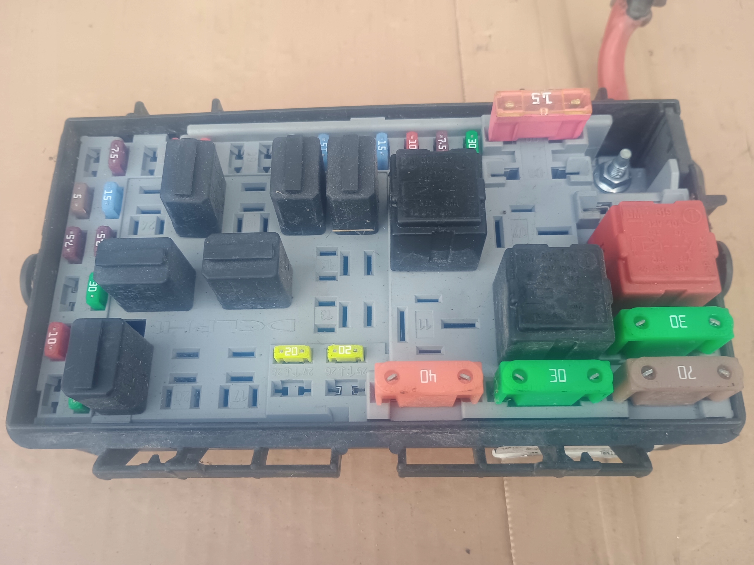Module fusibles 13217387EA OPEL CORSA D