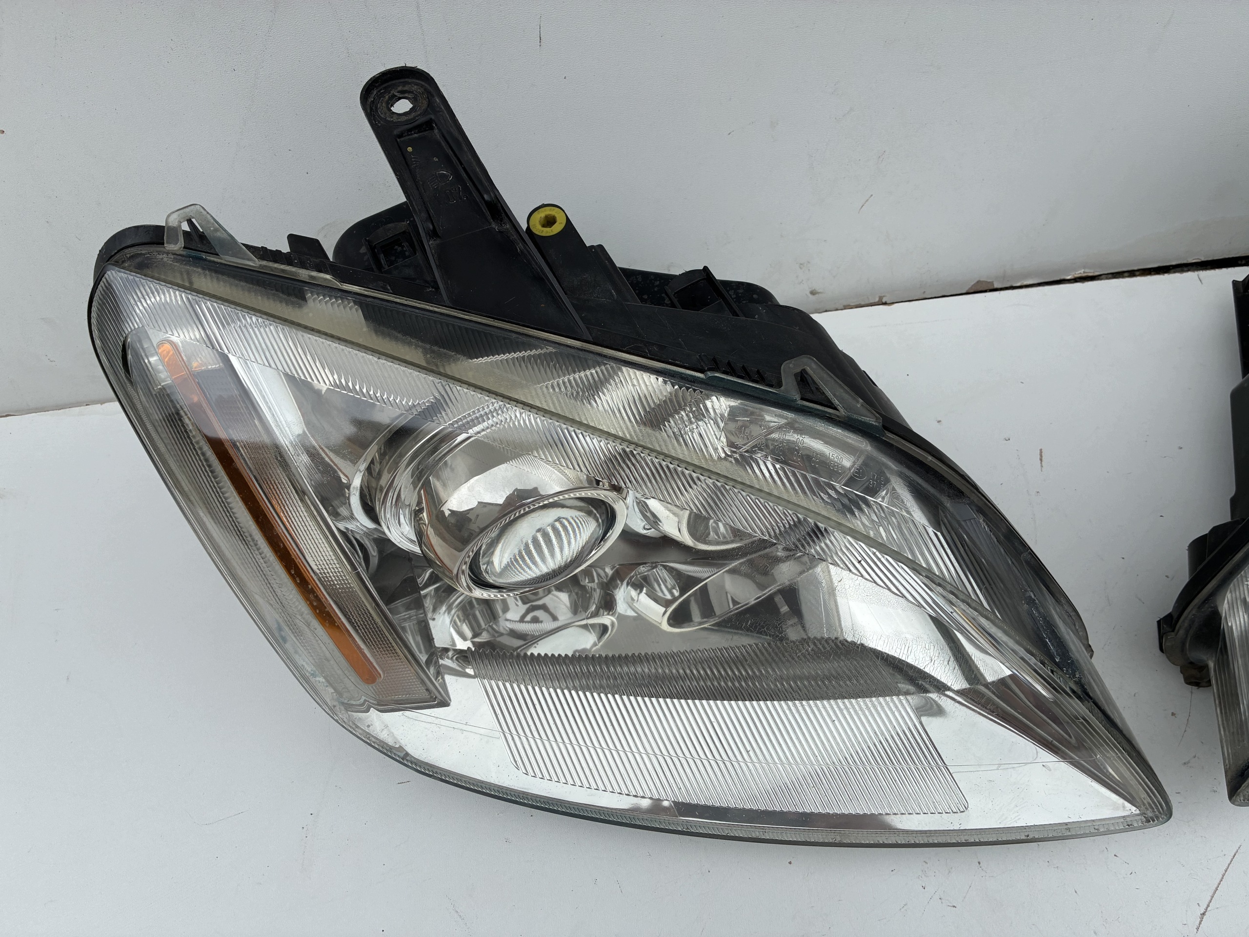 light Reflektor Xenon front front right left Ford FOCUS Mk2 04-07r. EU