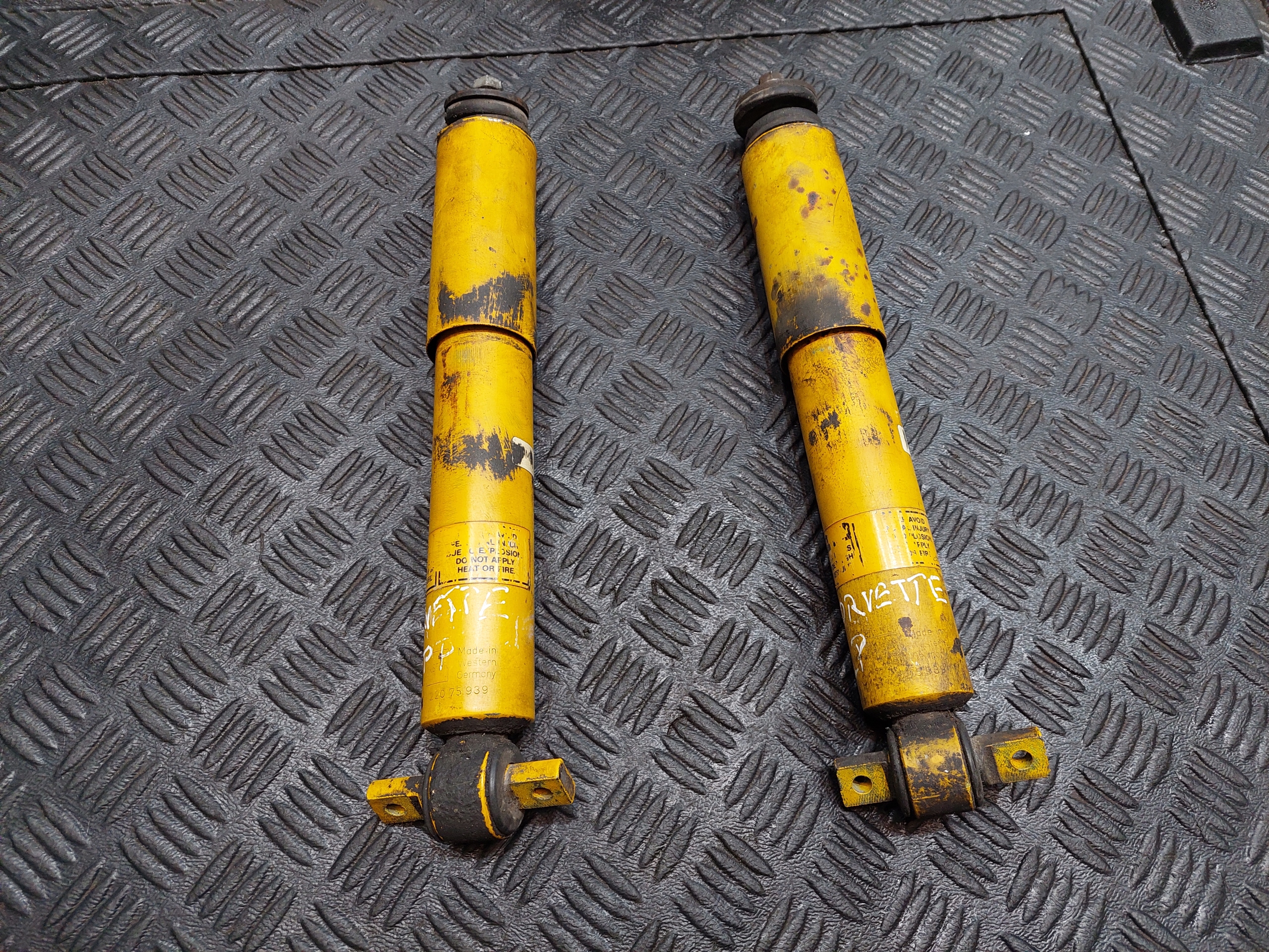 shock absorber front left right DELCO KOMPLET CHEVROLET CORVETTE C4 5.7
