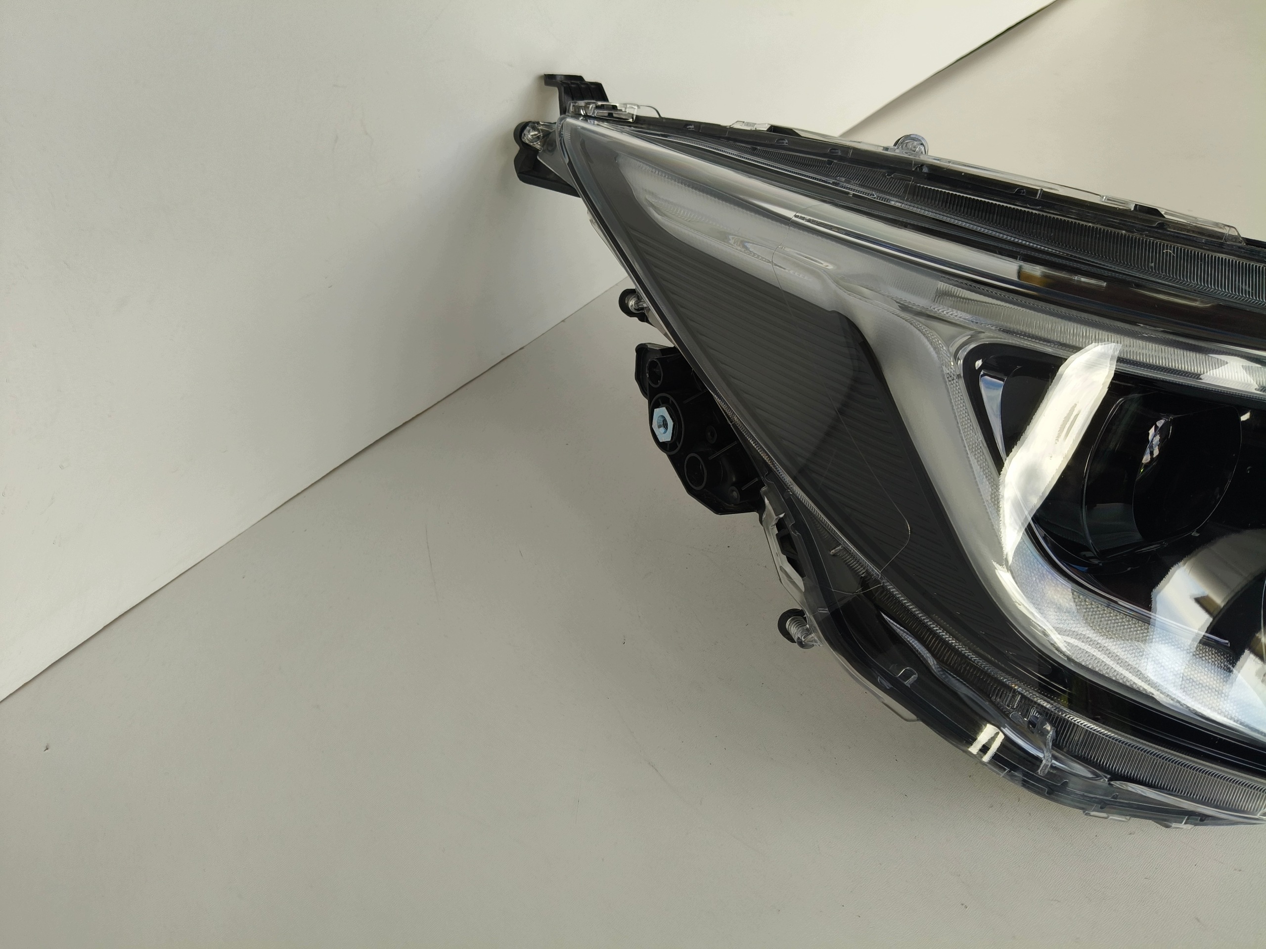 light right REFLEKTOR TOYOTA COROLLA E21 22- LIFT FULL ED