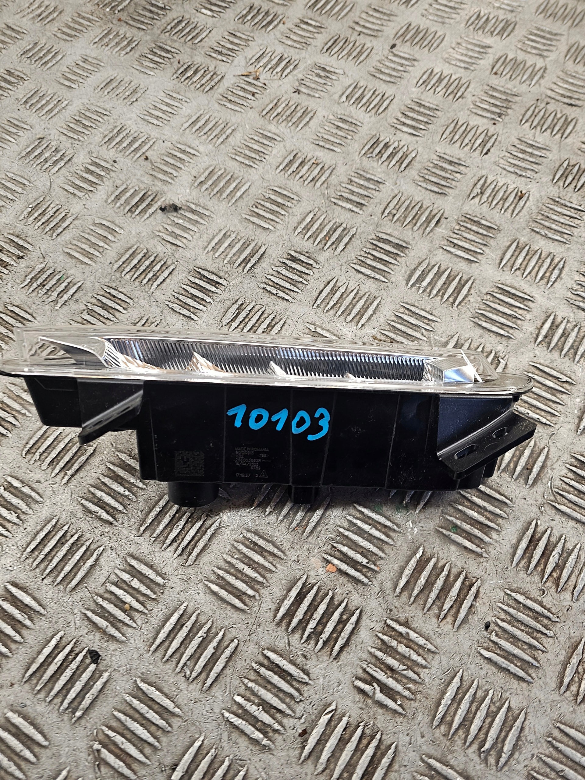 phare DZIENNE LED R TRAFIC III droit 266003862R
