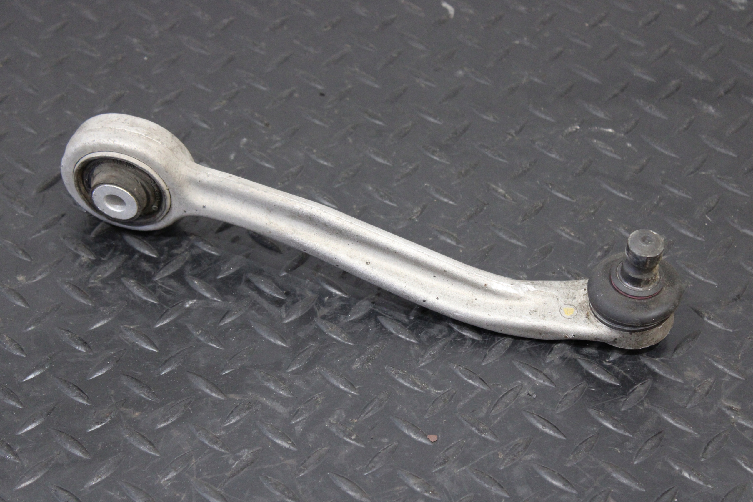 arm left front upper PORSCHE MACAN 95B 8K0509D