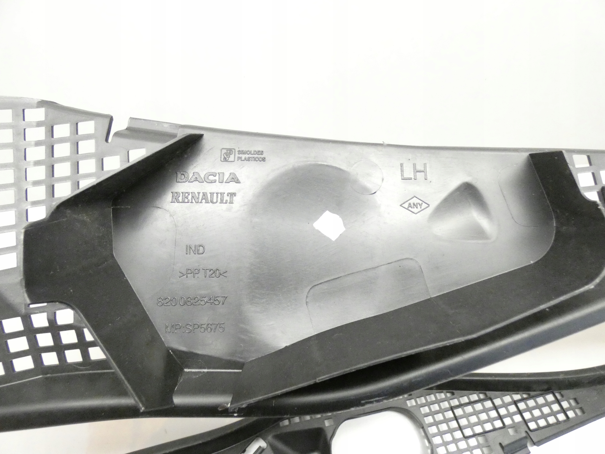 Griglia gocciolatoio in plastica DACIA LOGAN e MCV e 04-12 KOMPLET 2SZT