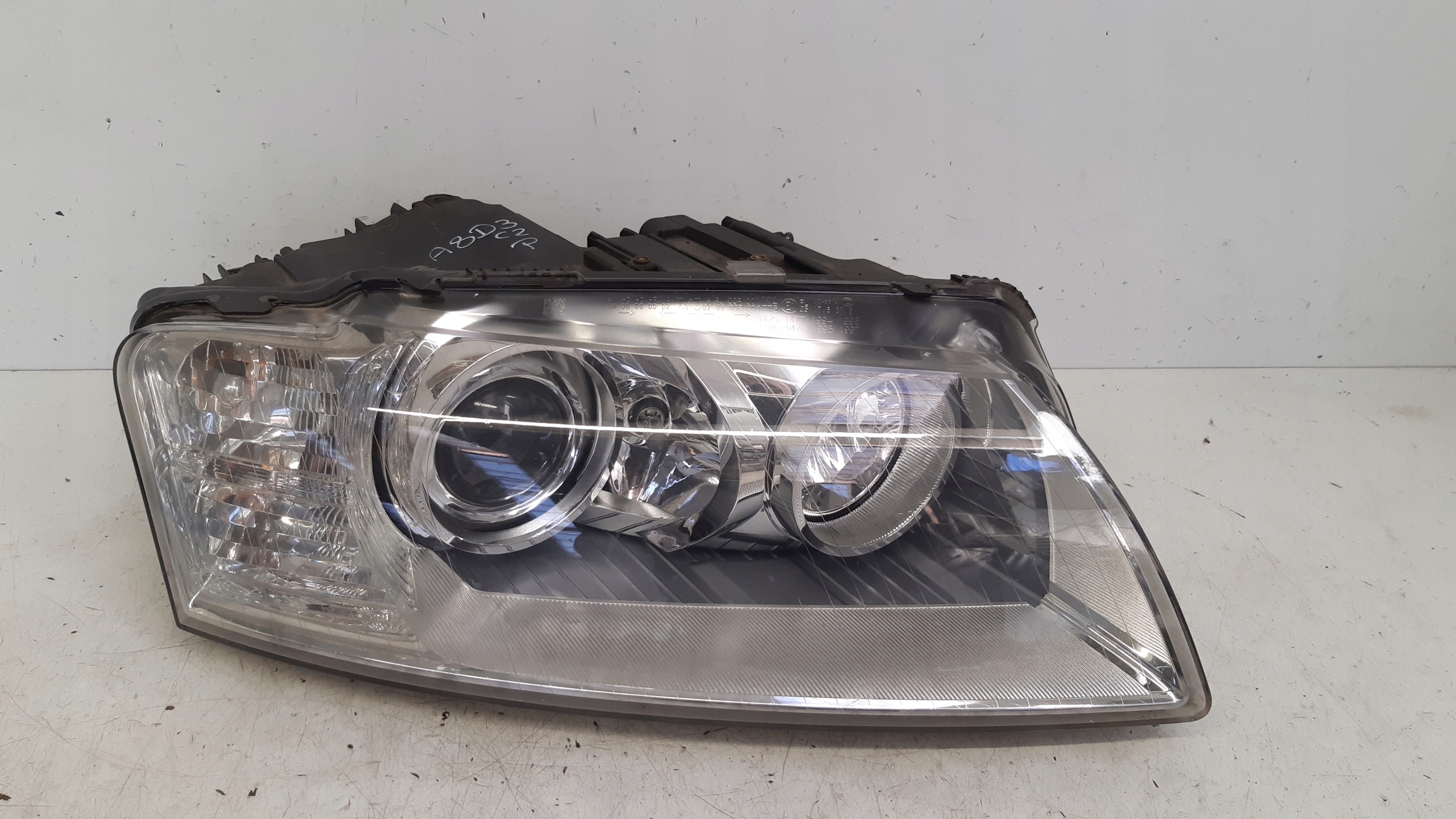 light xenon skretna right front Hella europa Audi A8 D3