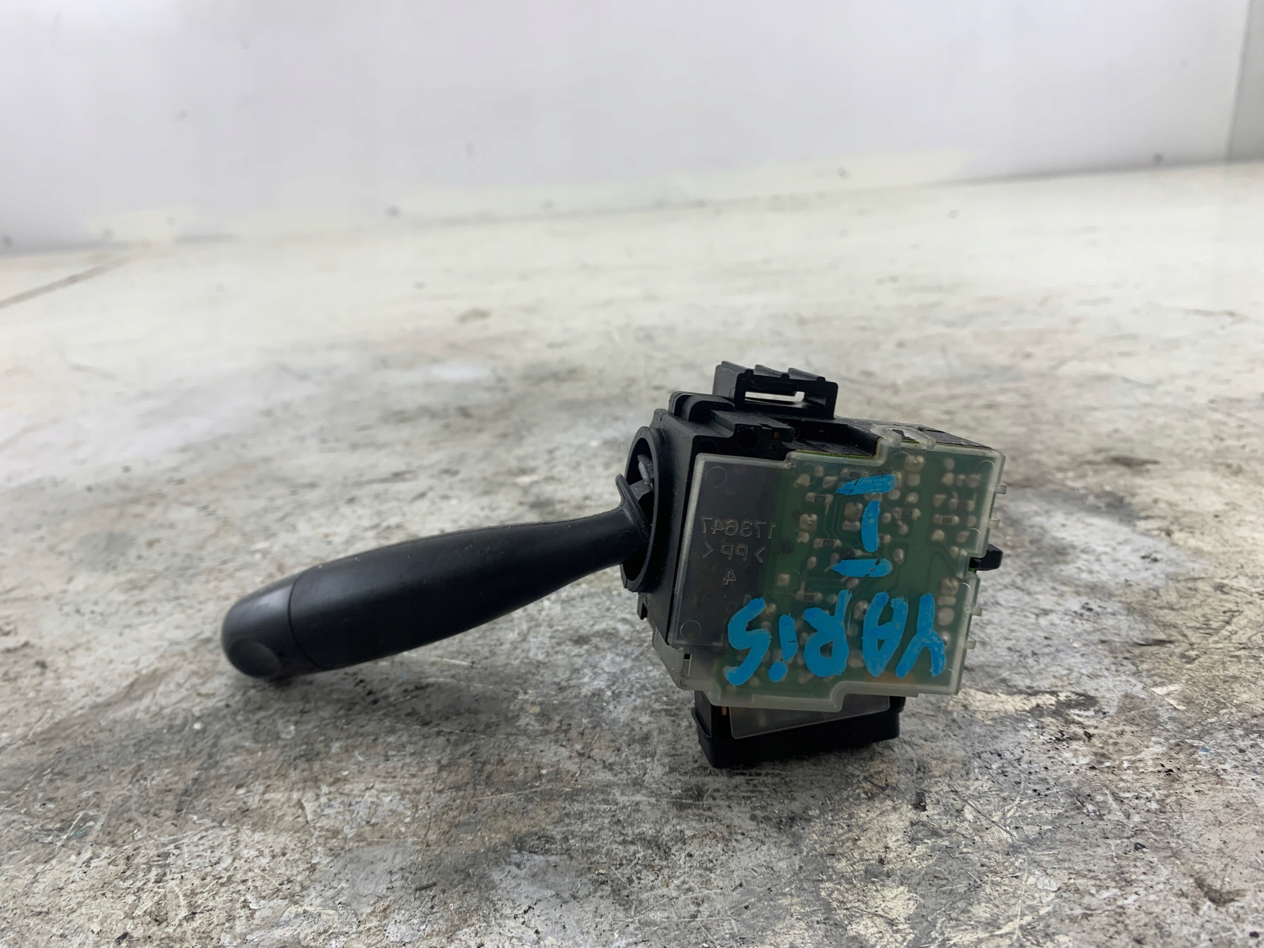 TOYOTA YARIS et bouton commodo lave glaces