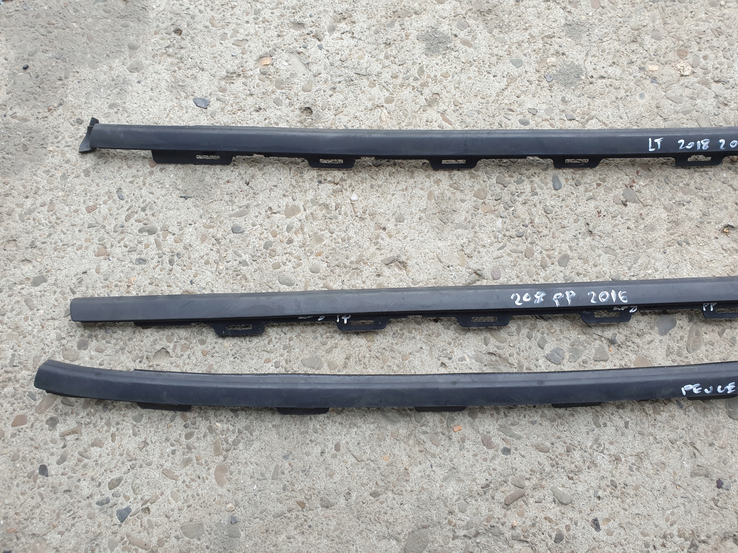 moulding dust door PEUGEOT 208 and 2014- 5D