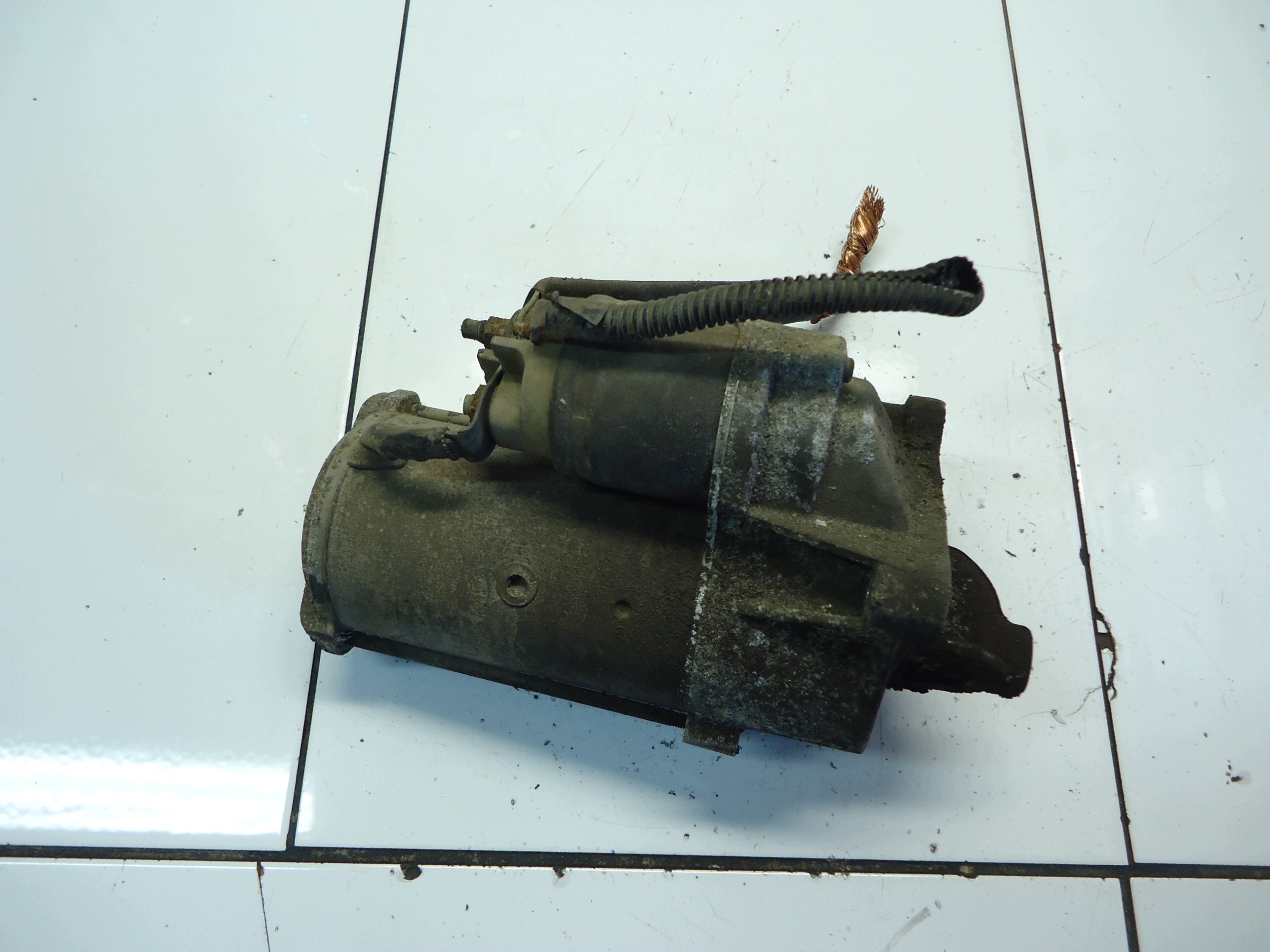 RENAULT SCENIC II 1.9DCI starter 8200628419