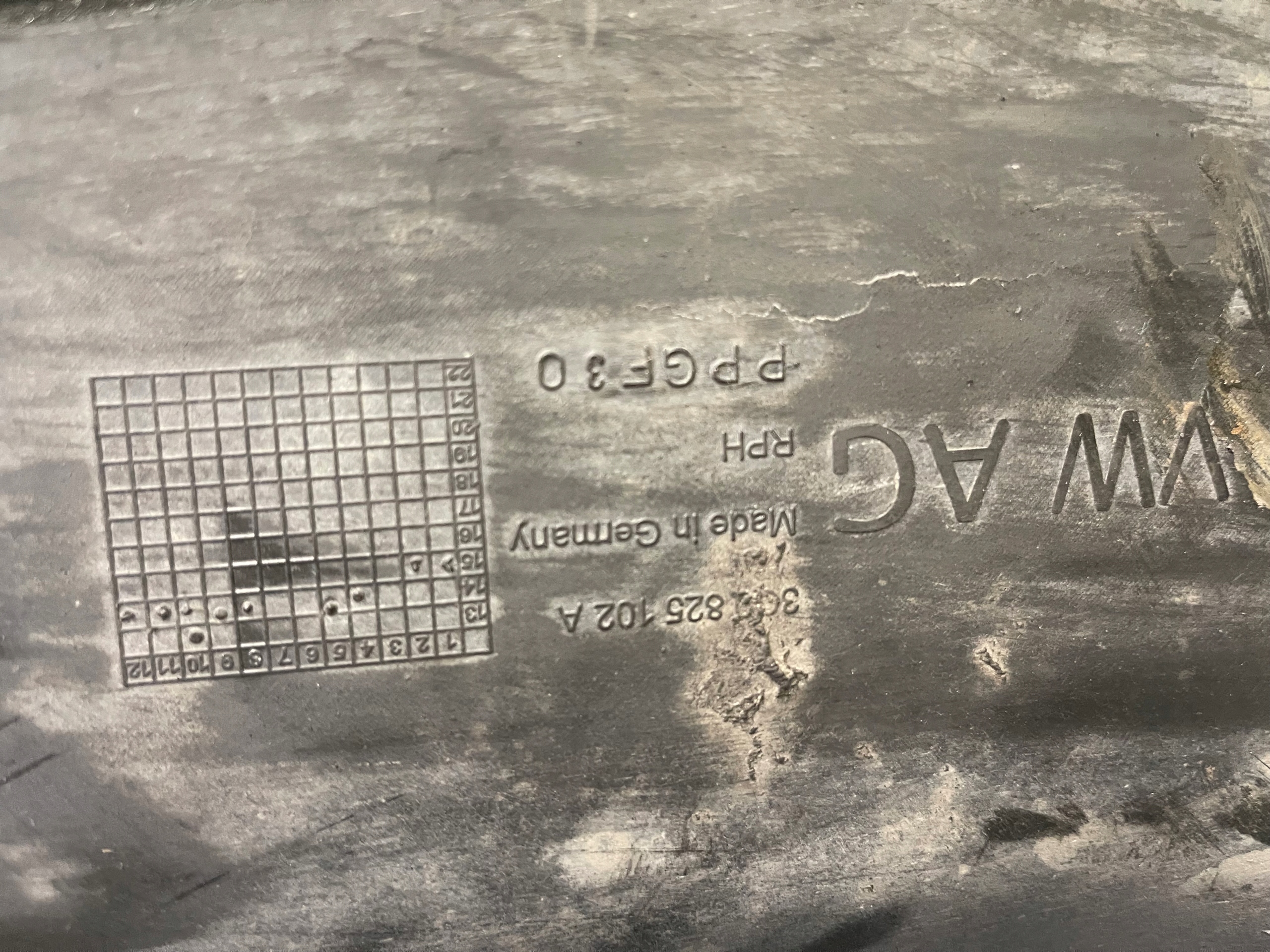 abdeckung Blende Abdeckung Unterfahrschutz rechts VW PASSAT B8 14- 3Q0825202F