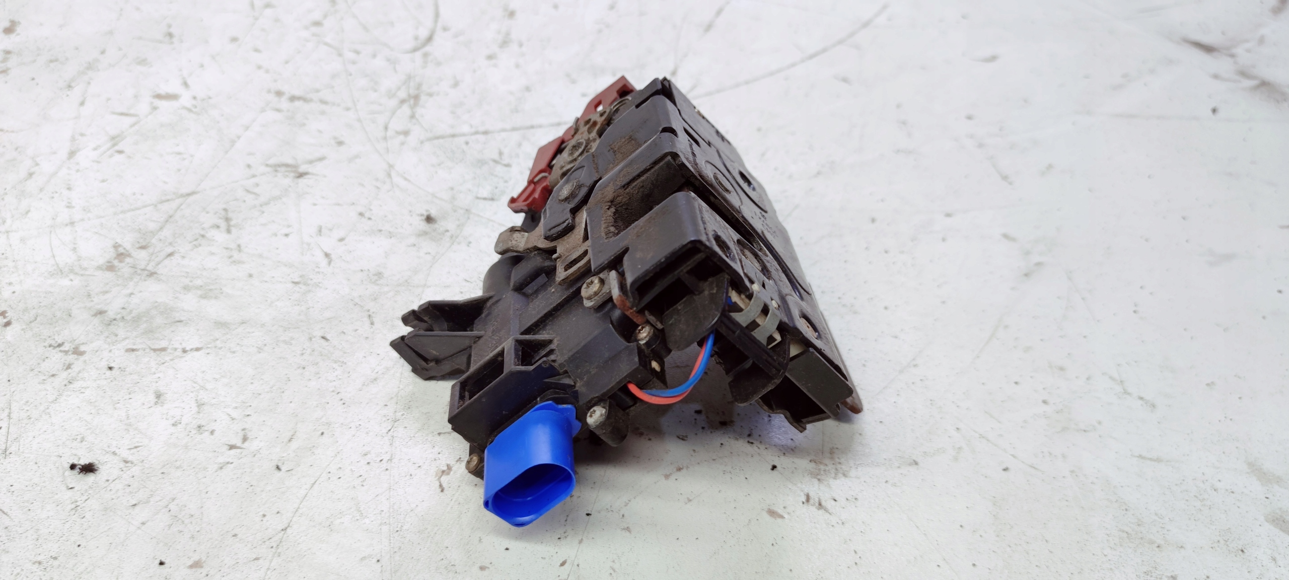 lock door right front AUDI A3 A8 4E1837016