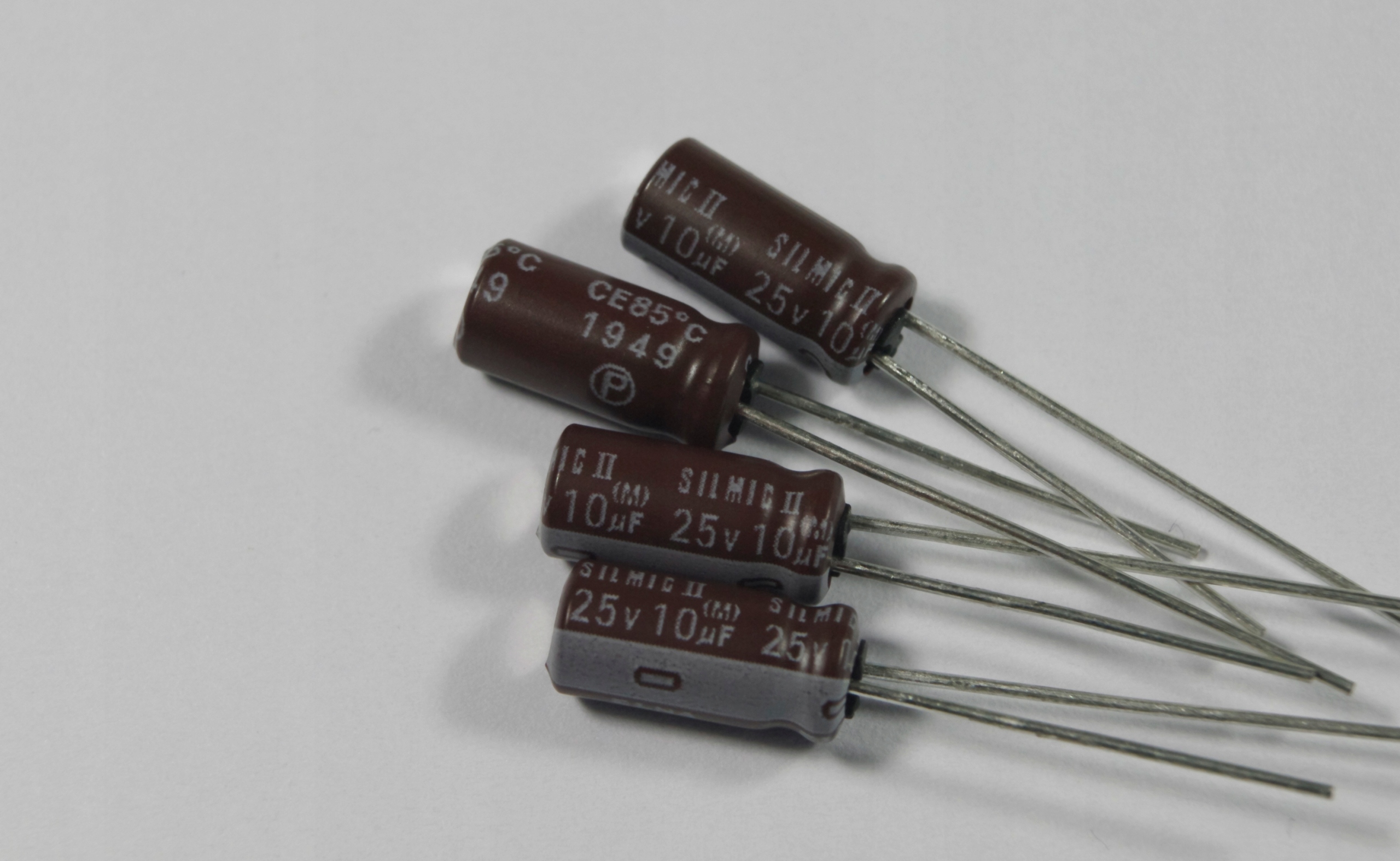 Kondensator 10uF/25V ELNA SILMIC II RFS x 10 szt