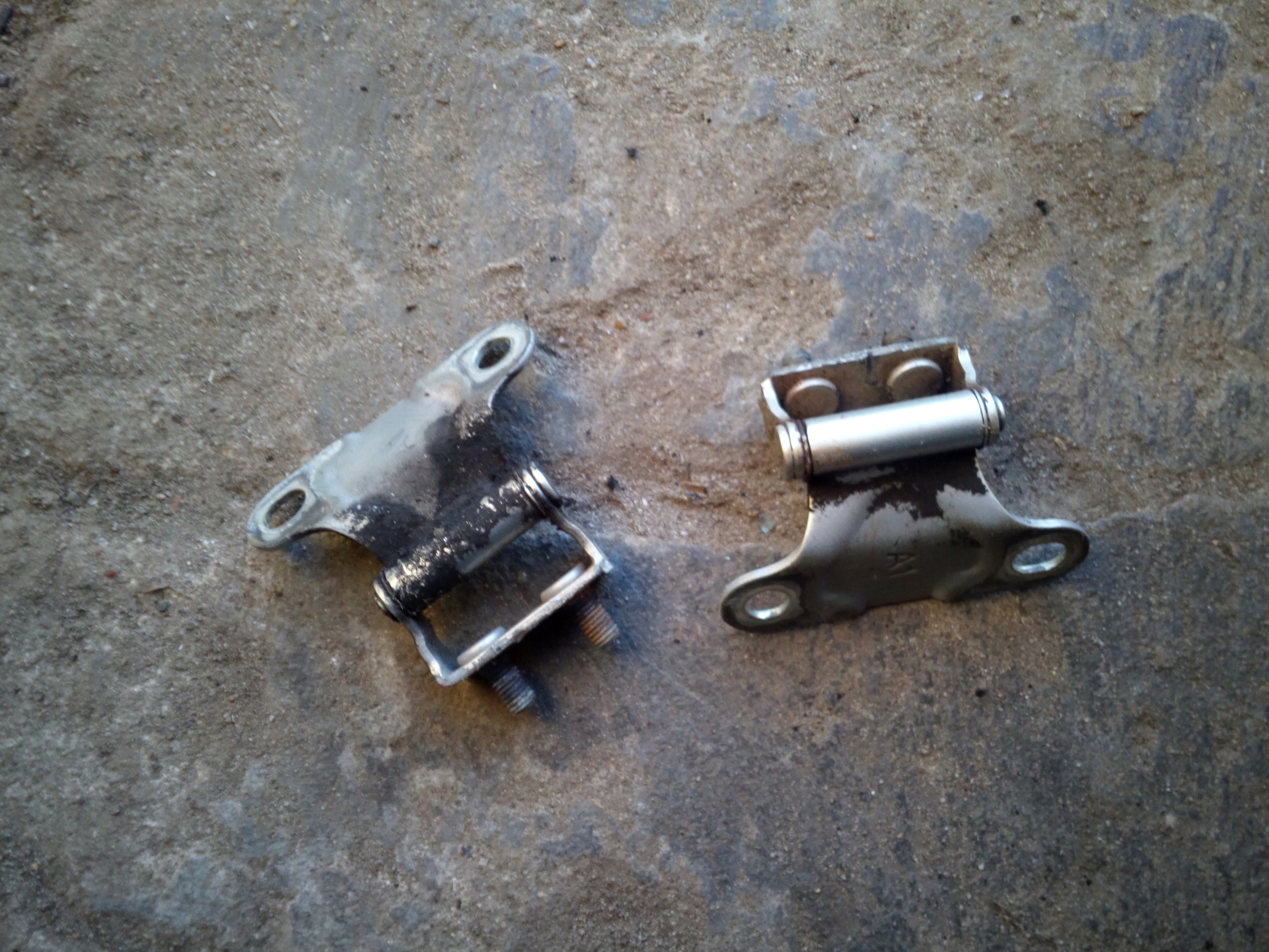 AVENSIS T25 03-08 петля відкидні петлі задній Універсал