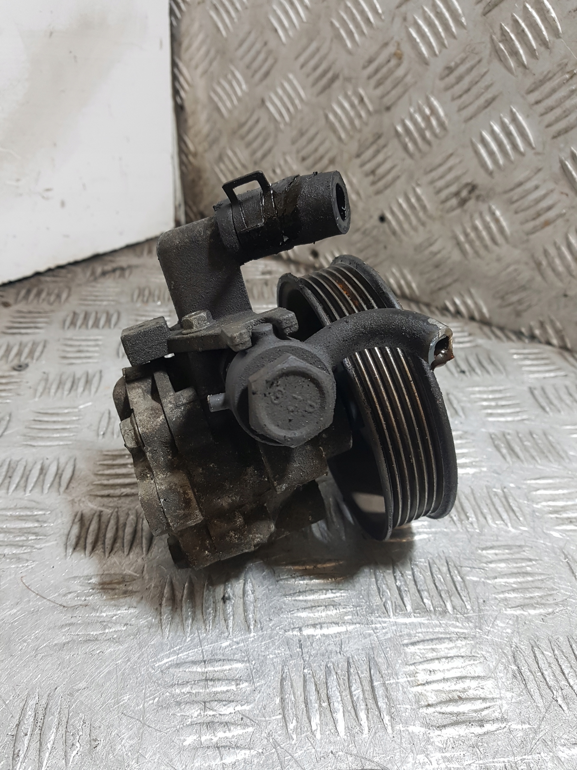 servo pump HYUNDAI TUCSON 57100-2E200