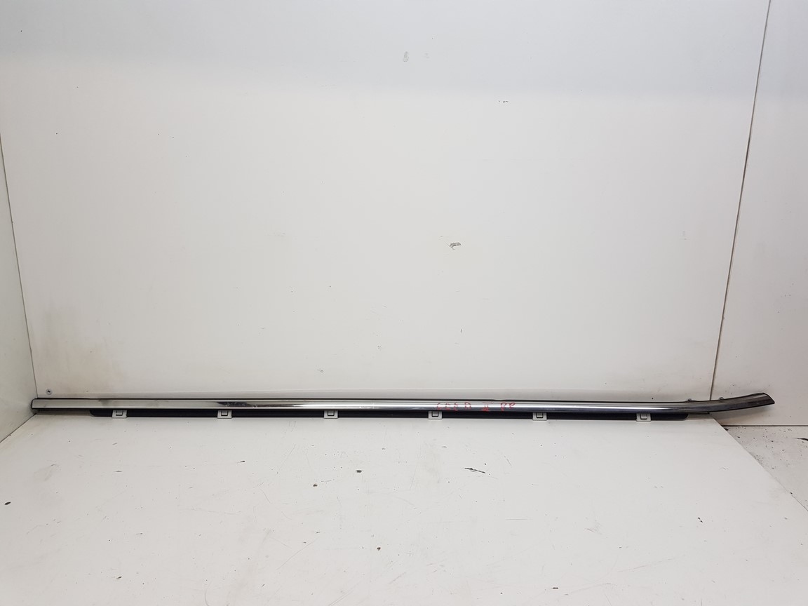 KIA CEED II МОЛДИНГ ДВЕРІ ПРАВИЙ ПЕРЕДНІЙ ХРОМ 2012-