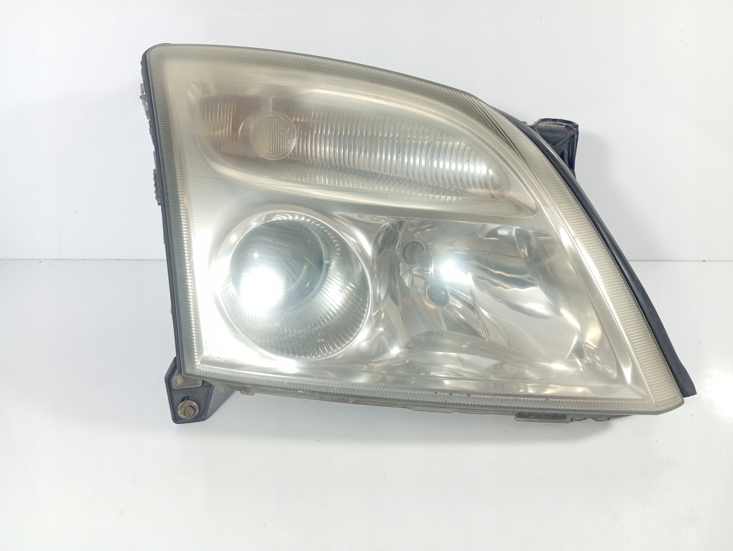 Opel Vectra C 02-08 REFLEKTOR light right front front HELLA OE 15588800