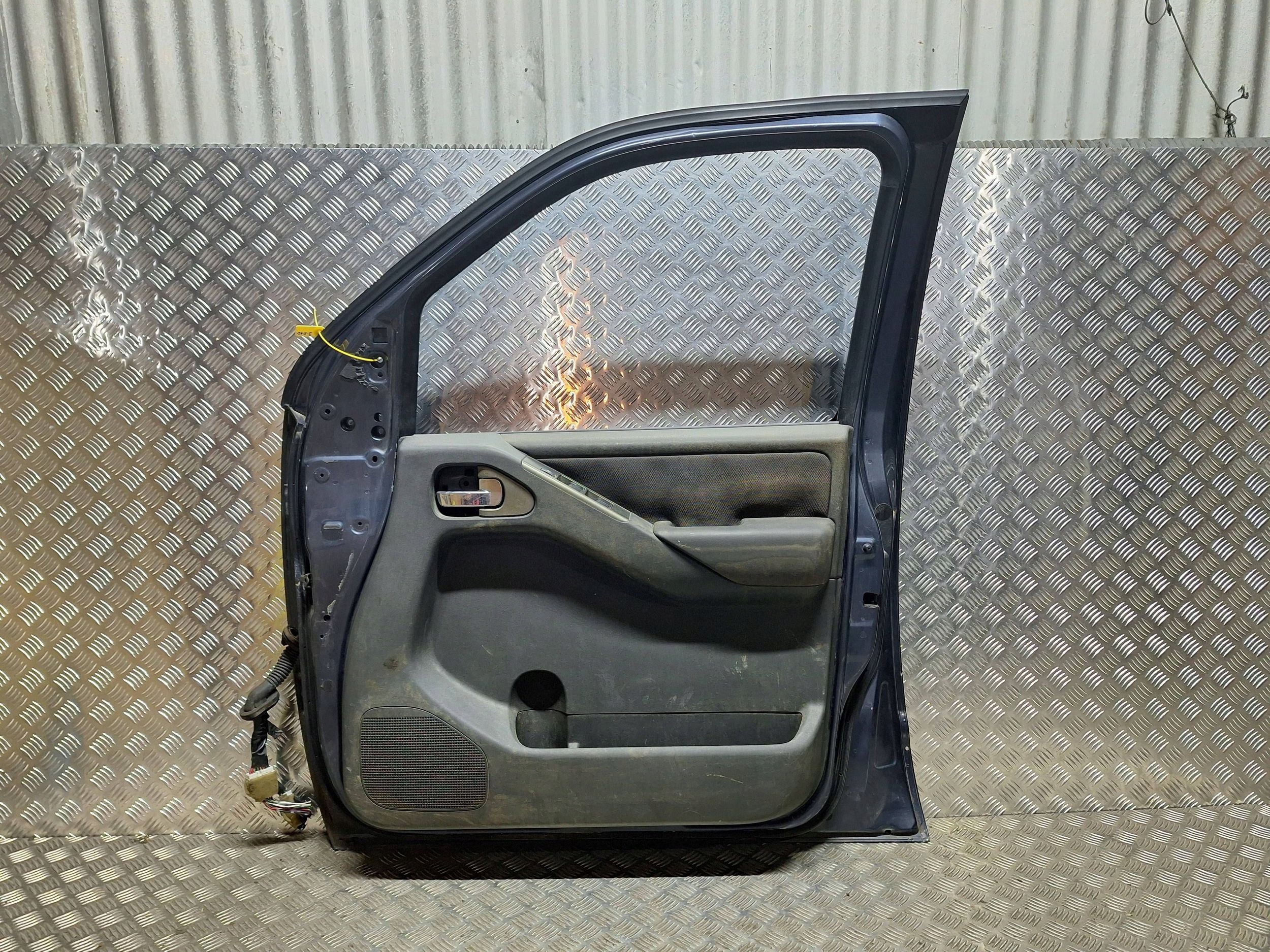 door left front NISSAN NAVARA D40 PATHFINDER R51 05-14 complete