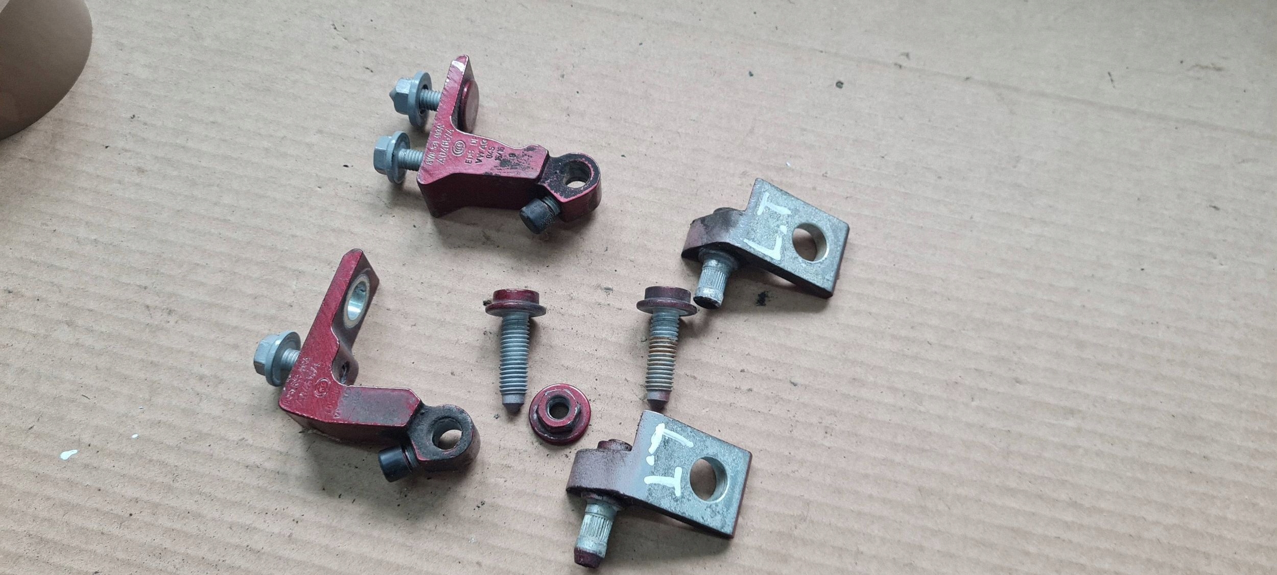 A4 B9 8W S4 hinge hinges door left left rear part rear. KOMPLET LY3S