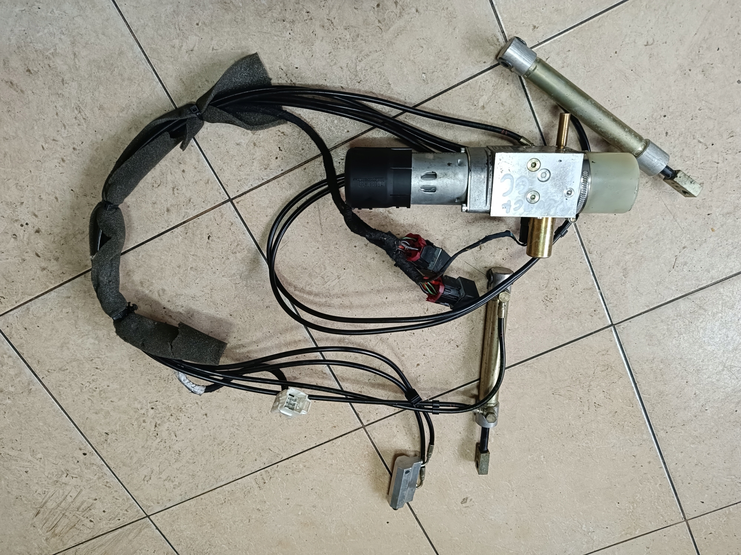 PEUGEOT 206CC POMPA DACHU 11788420340