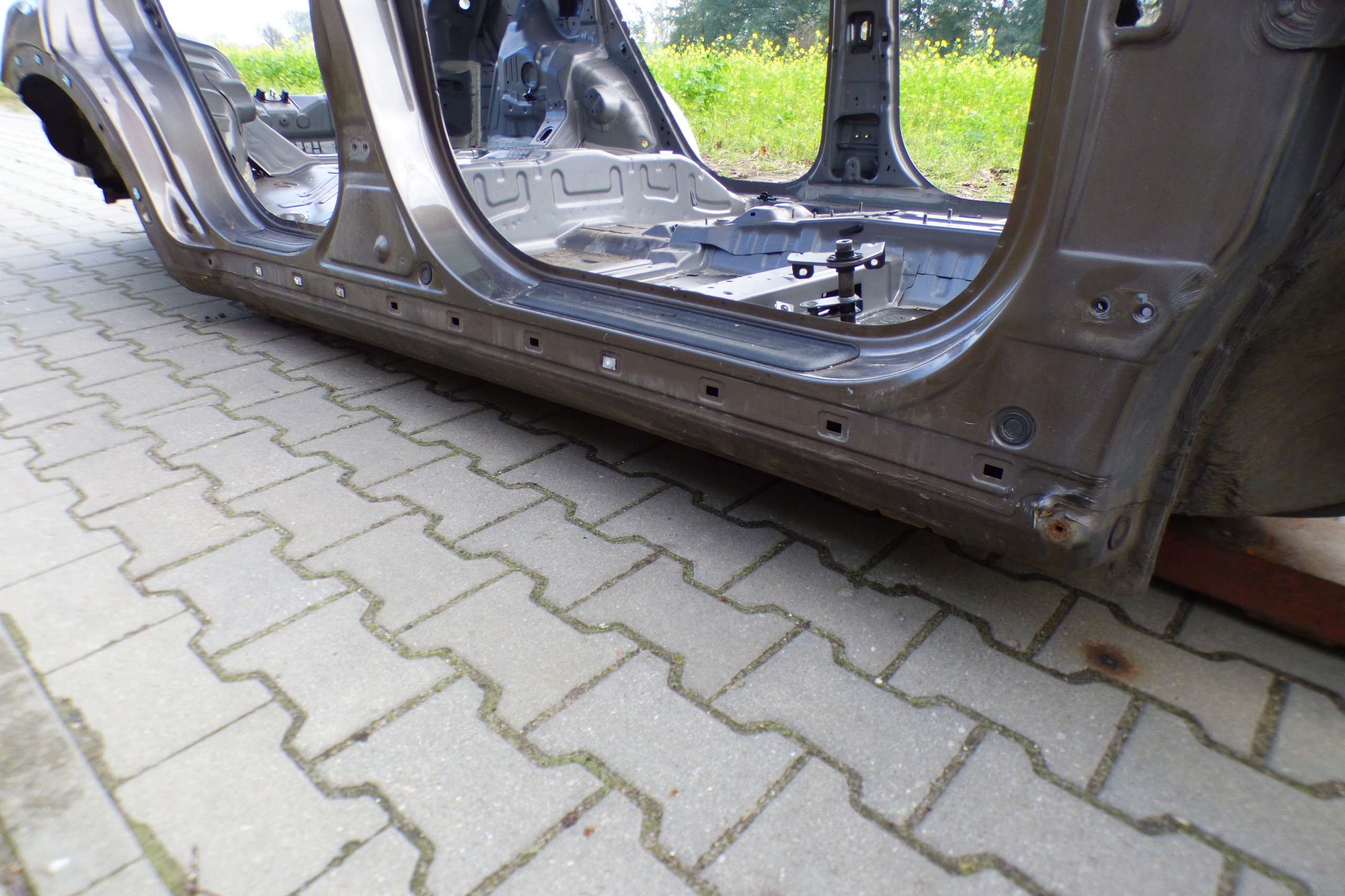 threshold pillar right part front lakier D5 KIA SPORTAGE III