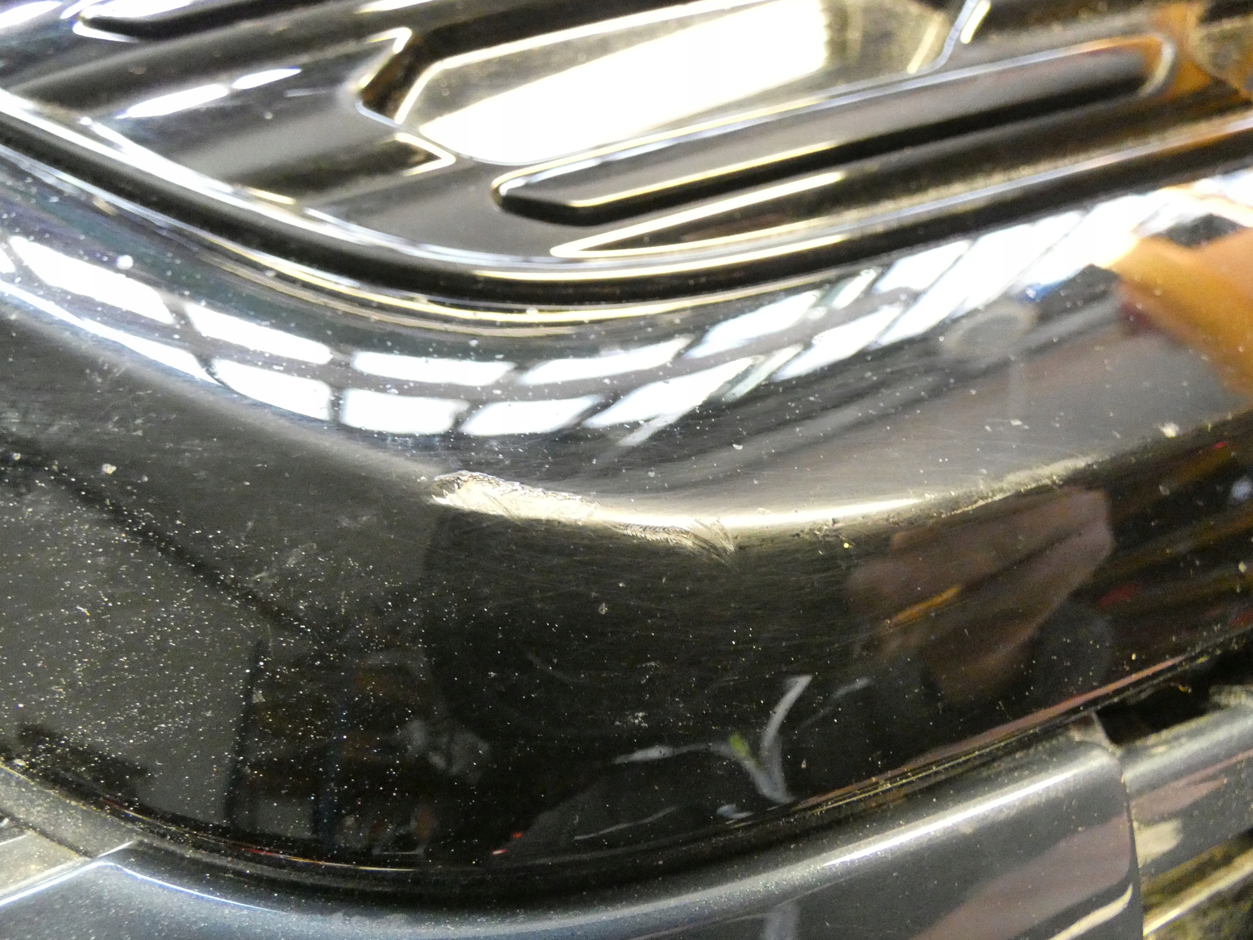 AUDI Q8 E-TRON FL S-LINE 4KE807725 POD 6 PDC SPRYSKI ZDERZAK PRZÓD PRZEDNI Otwory na czujniki parkowania