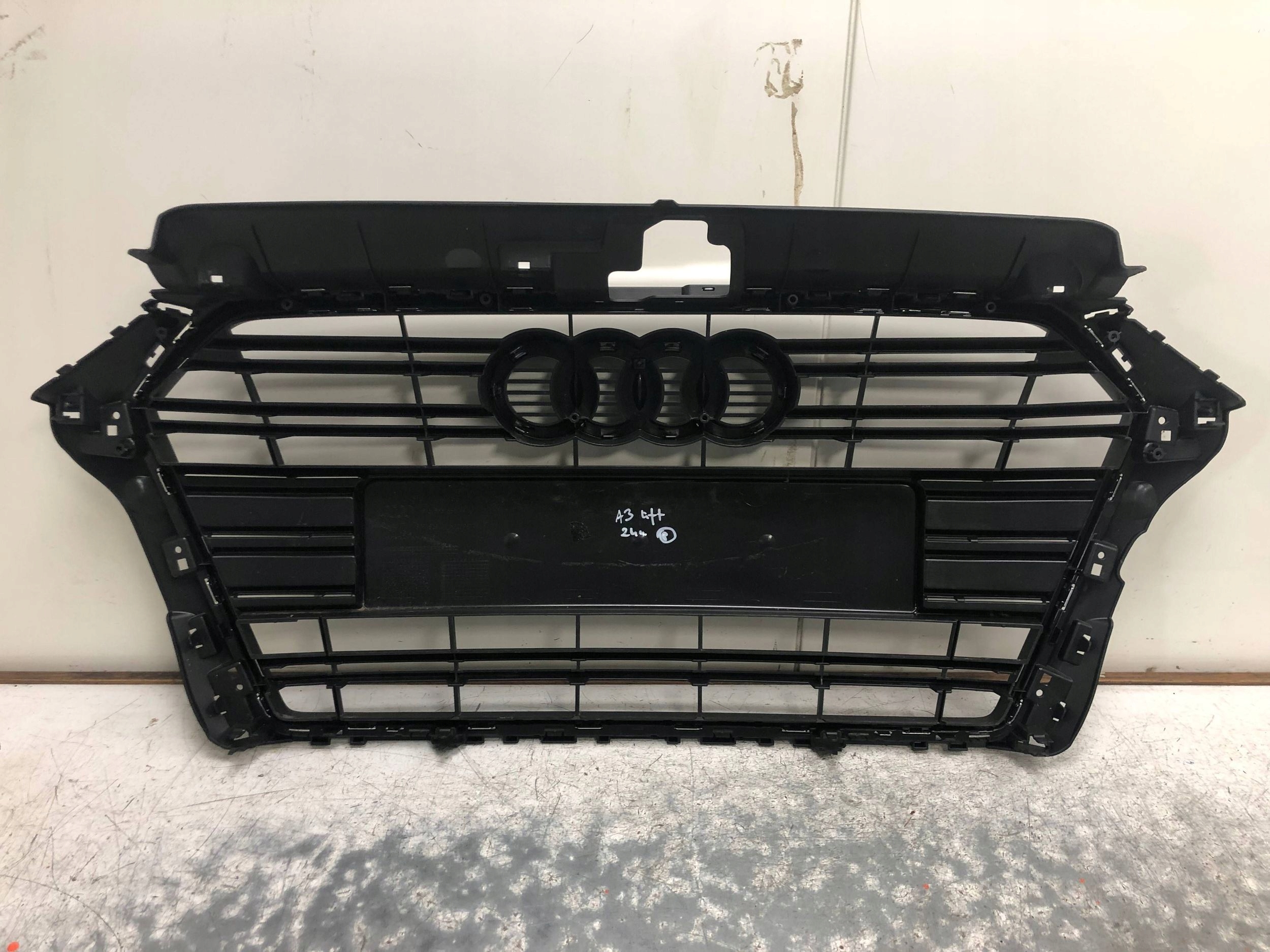 Grill Grill AUDI A3 8V LIFT 8V3853651AA