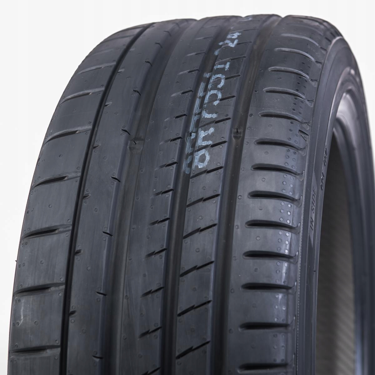 

1x Opona 275/35R19 Yokohama Advan Sport V107