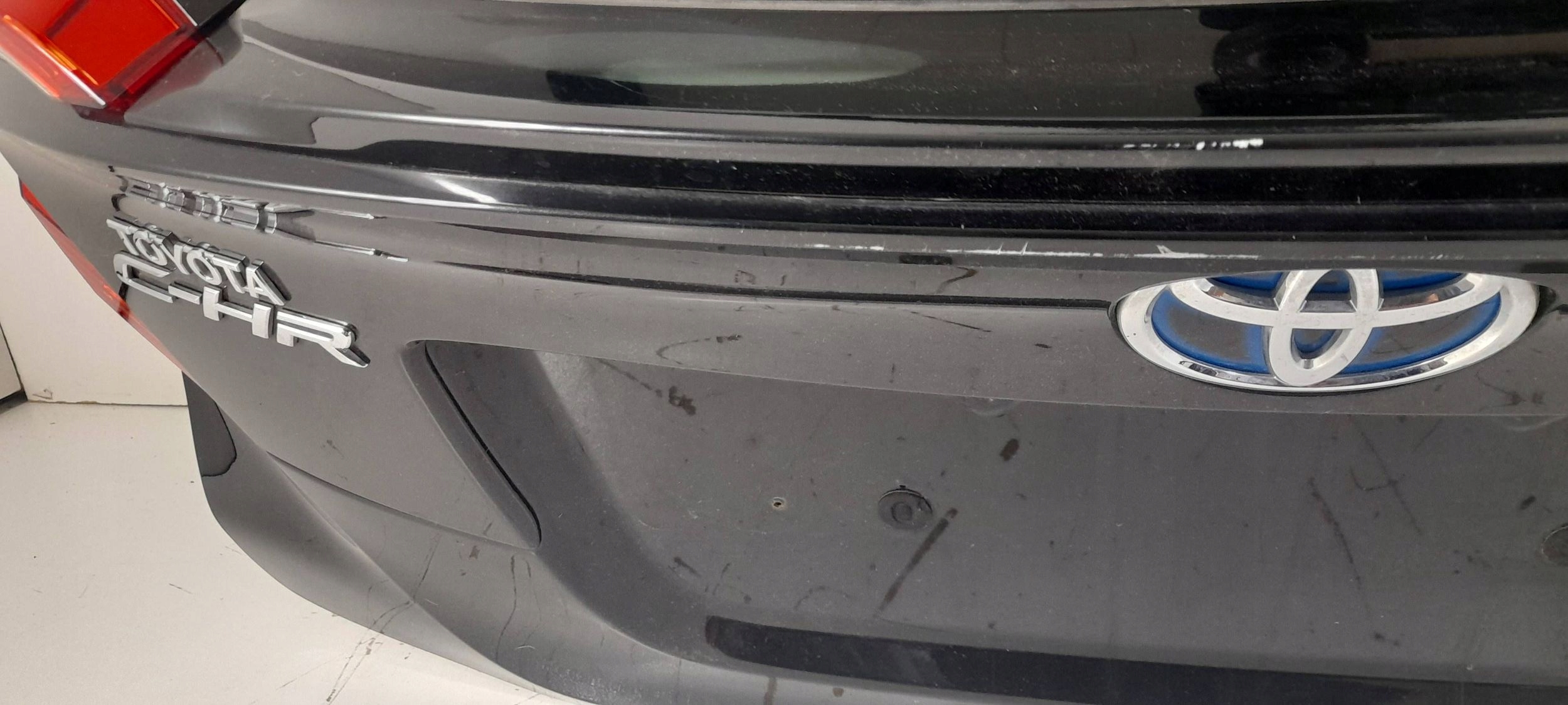 Toyota C-HR and trunk door boot (H240)