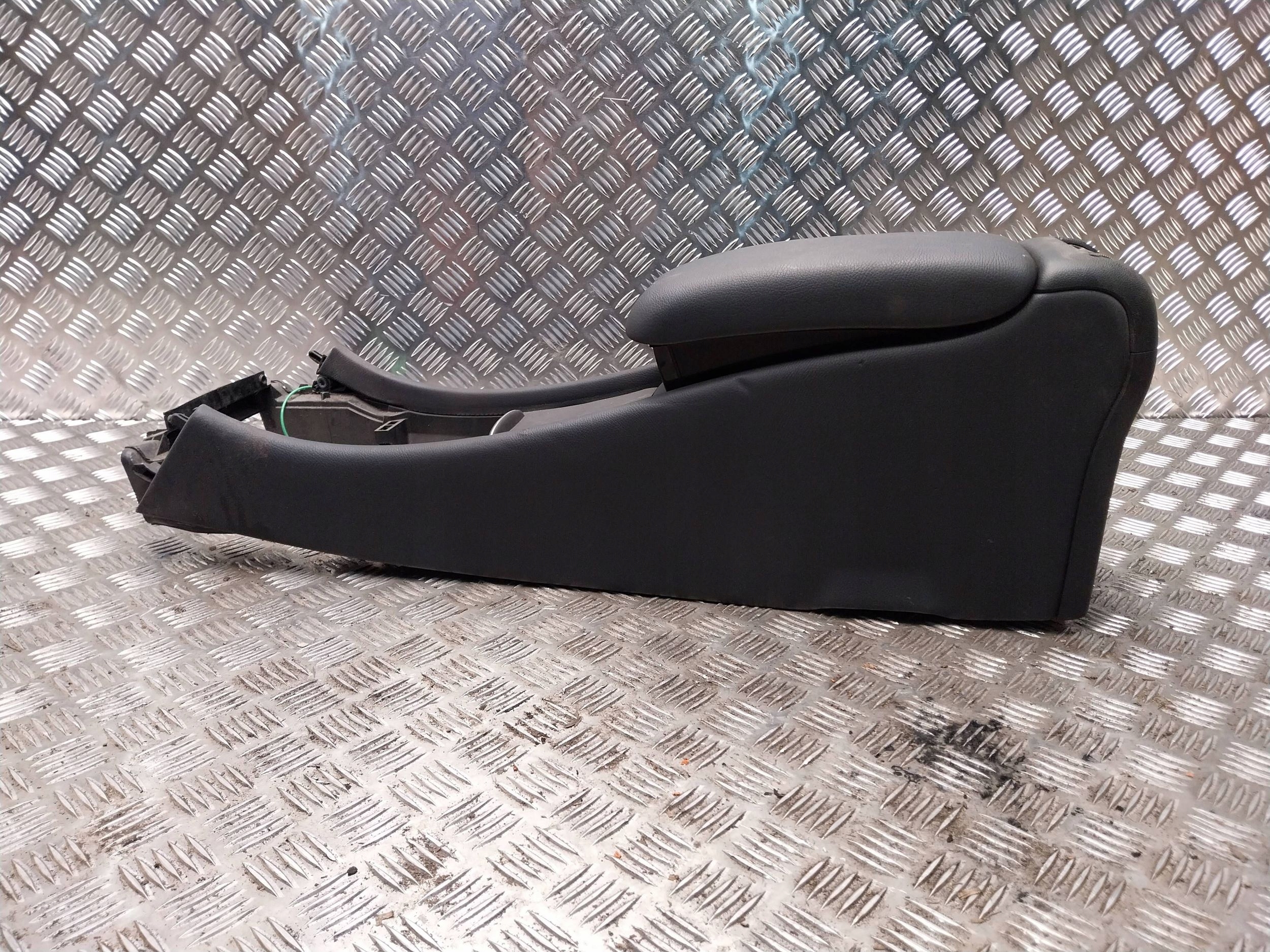 armrest TUNEL central A2036831508 MERCEDES W203