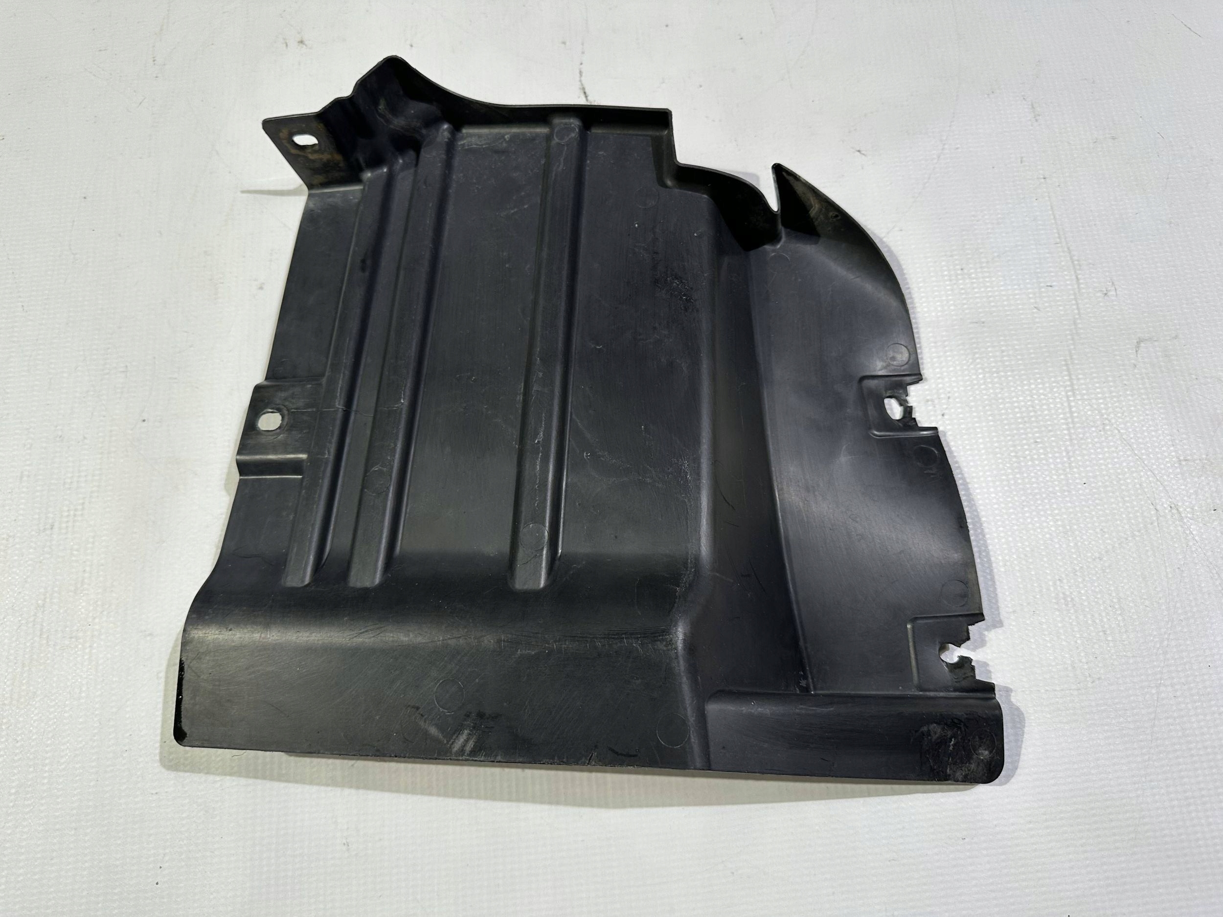 Element nadkola of a fender front front right lower Nissan Titan 2016+