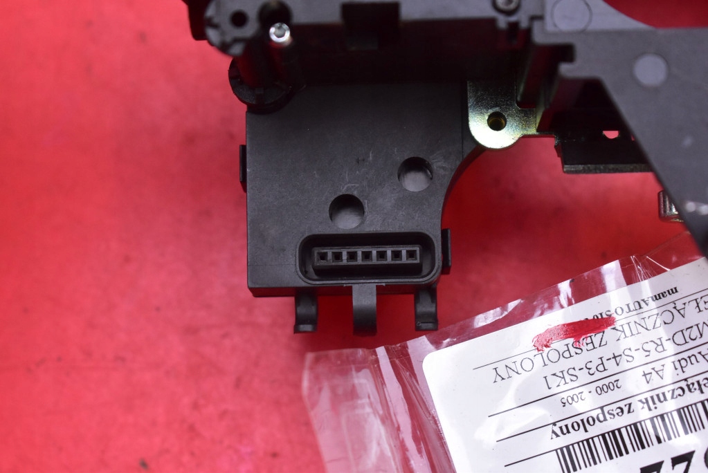 COMMODO ESSUIE GLACE PAJAK 8E0953549F AUDI A4 B6 BERLINE 00-05
