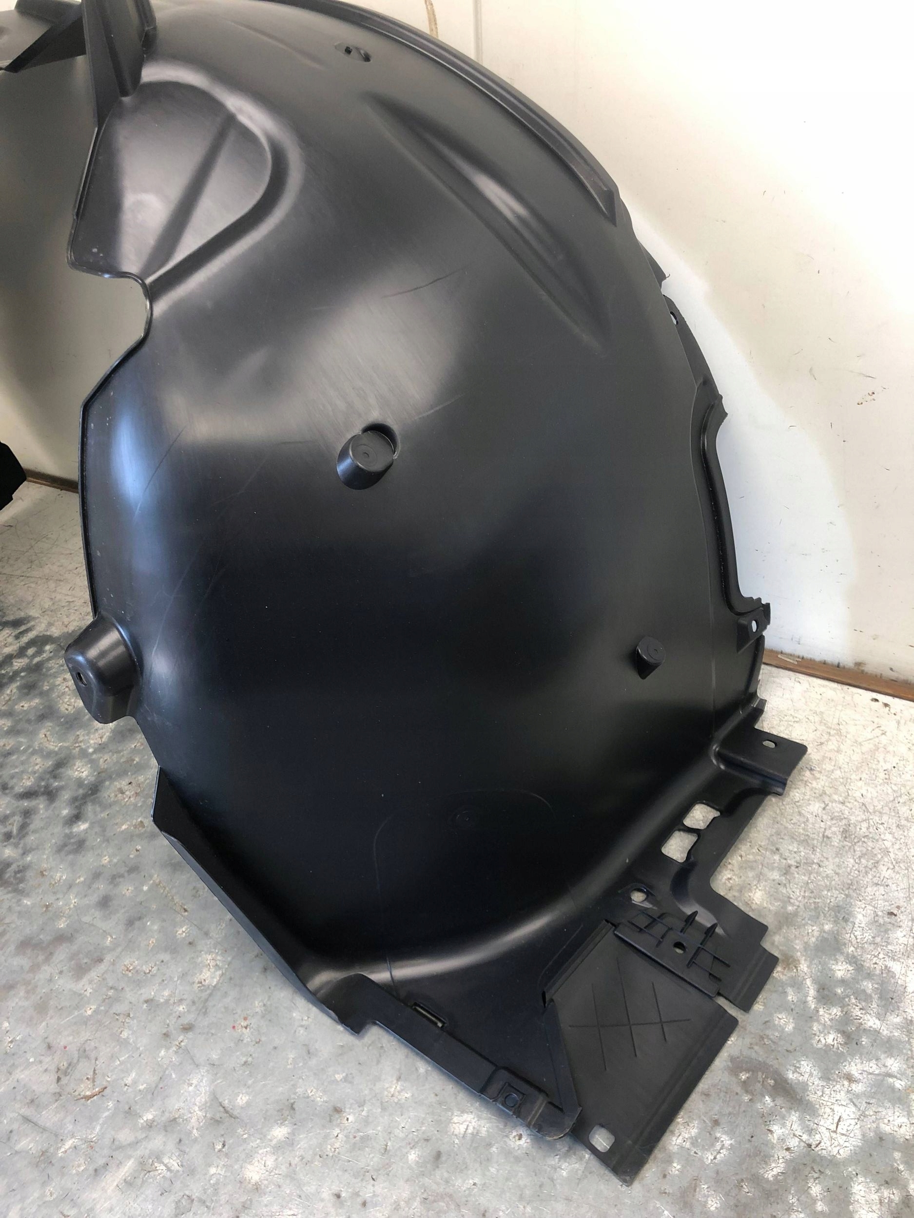 mudguard right front AUDI Q2 81M 81M821172