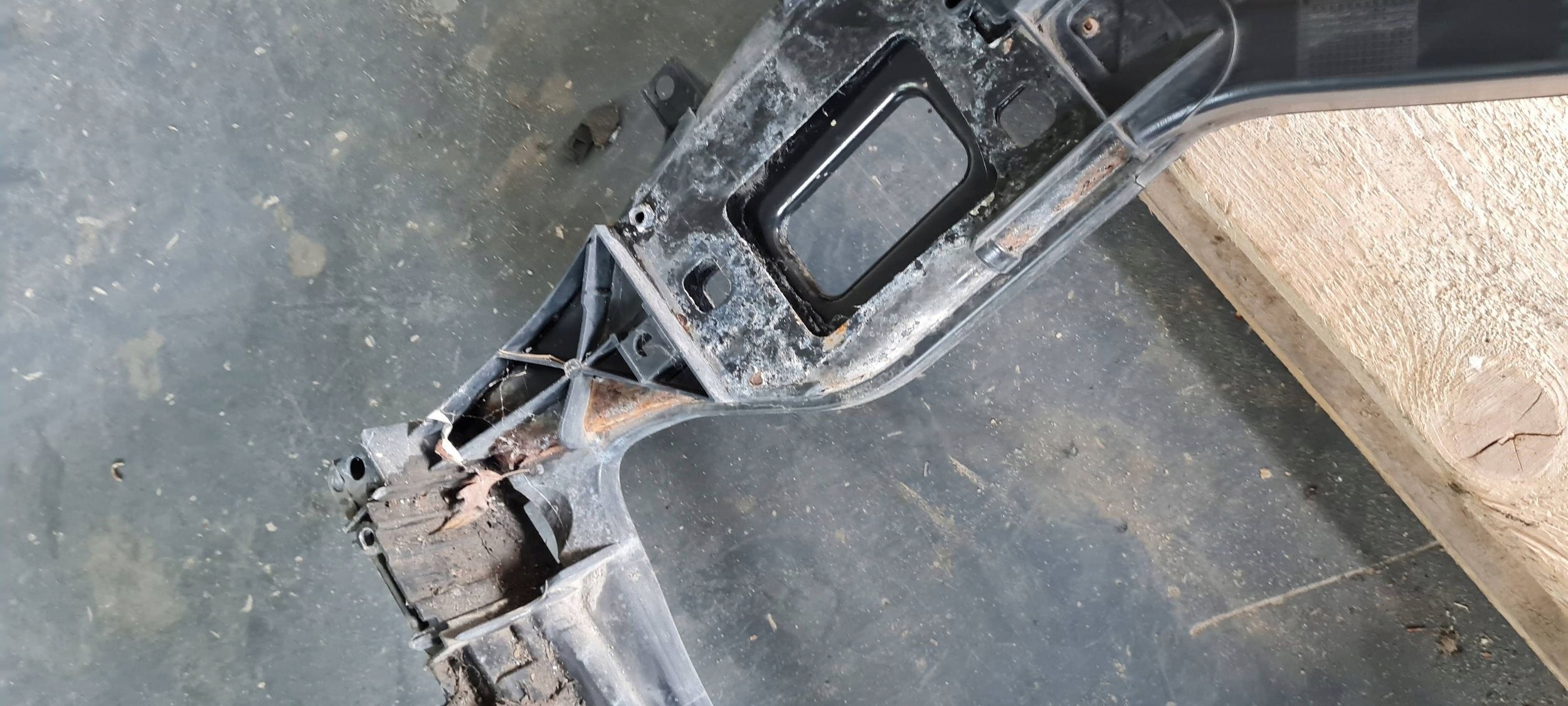 Q5 8R support panel for radiators pillar iron 2.0 TDI 8R0805594B