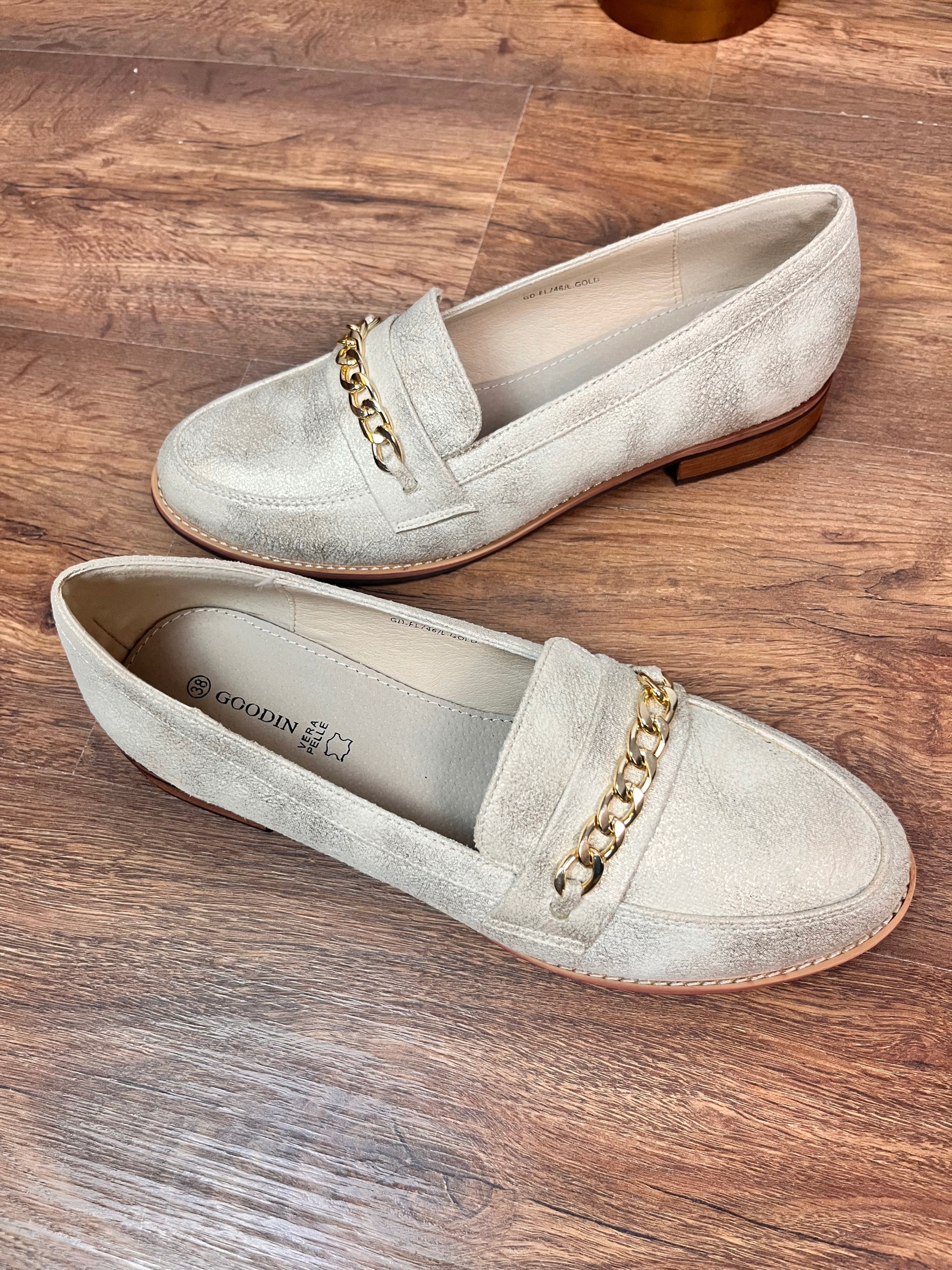 DAMSKIE MOKASYNY ZŁOTE Z ŁAŃCUCHEM LEKKIE 37 Wzór dominujący bez wzoru