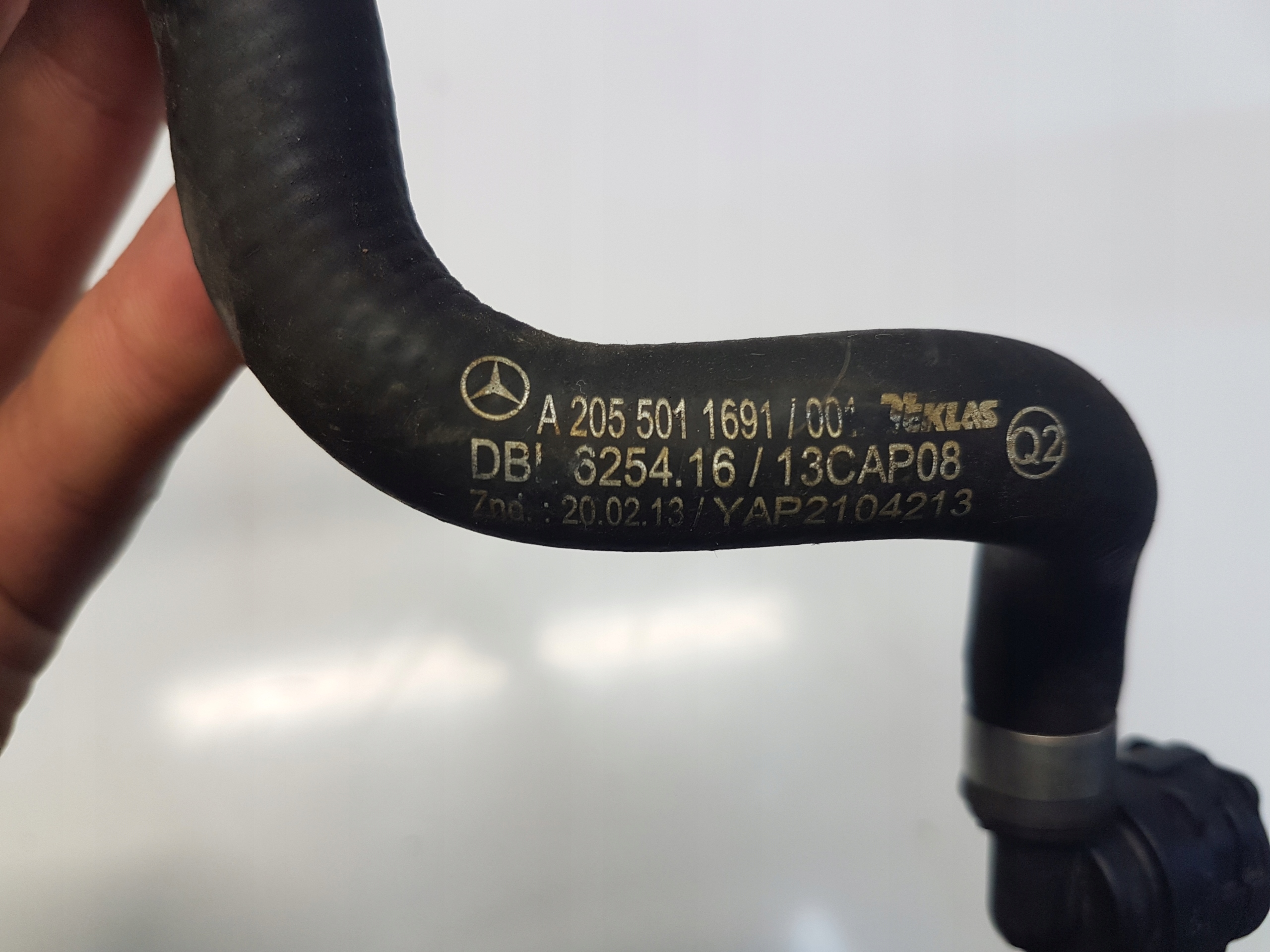 MERCEDES W205 2.0 CGI crijevo prijenos vode cieczy