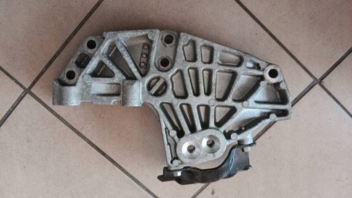 engine mount Renault Laguna III 8200399938