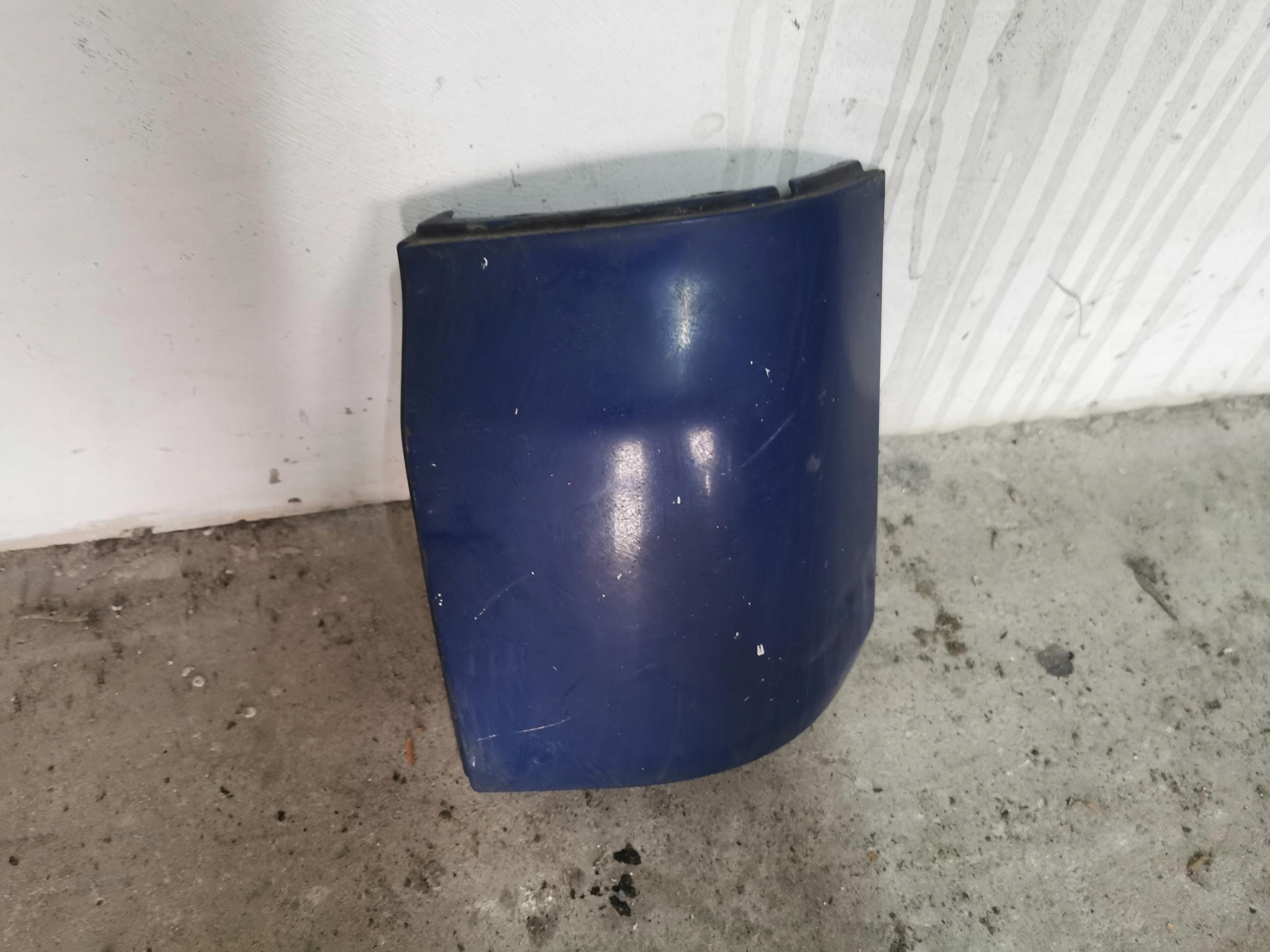 Ecke der Stoßstange unter LAMPE rechts heck VW T5 7H0807322