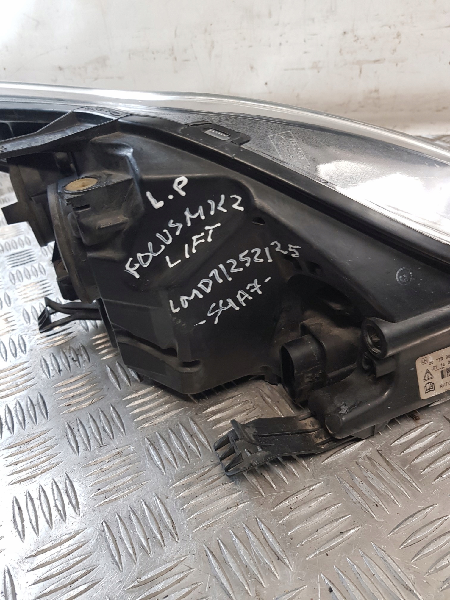 light left front 8M5113W030CE FORD FOCUS MK2 LIFT 09R- EUROPA