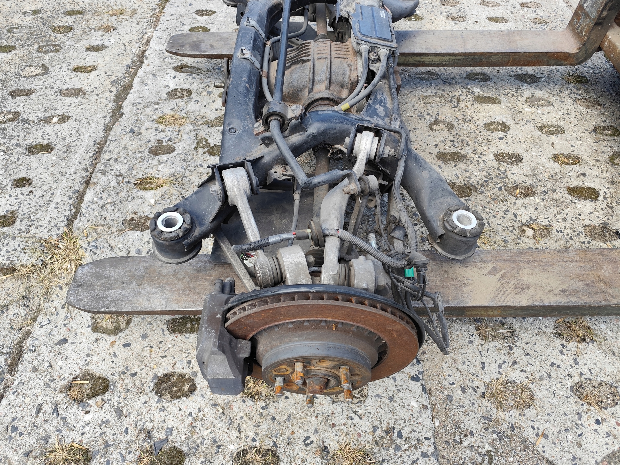 LEXUS LS 460 2007 axle beam subframe sususpension rear. differential