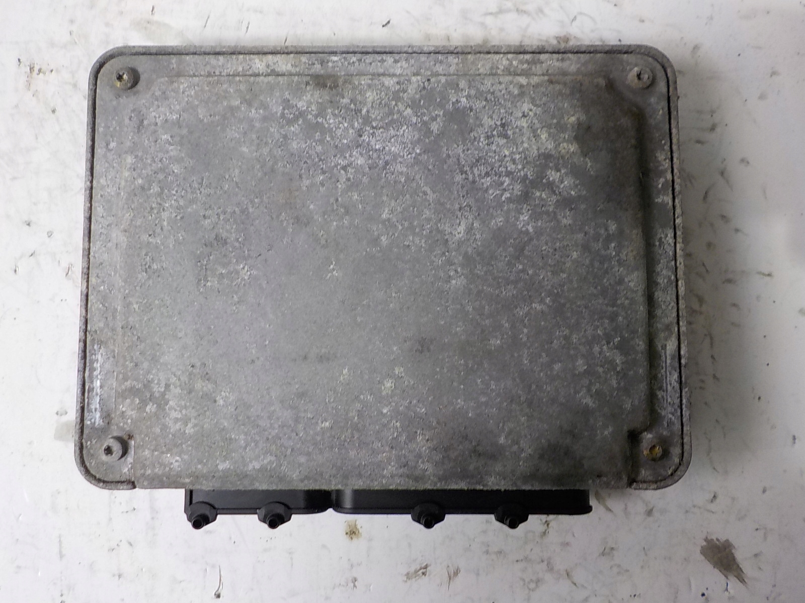 VW SKODA computer control unit 038906013D 0281001679
