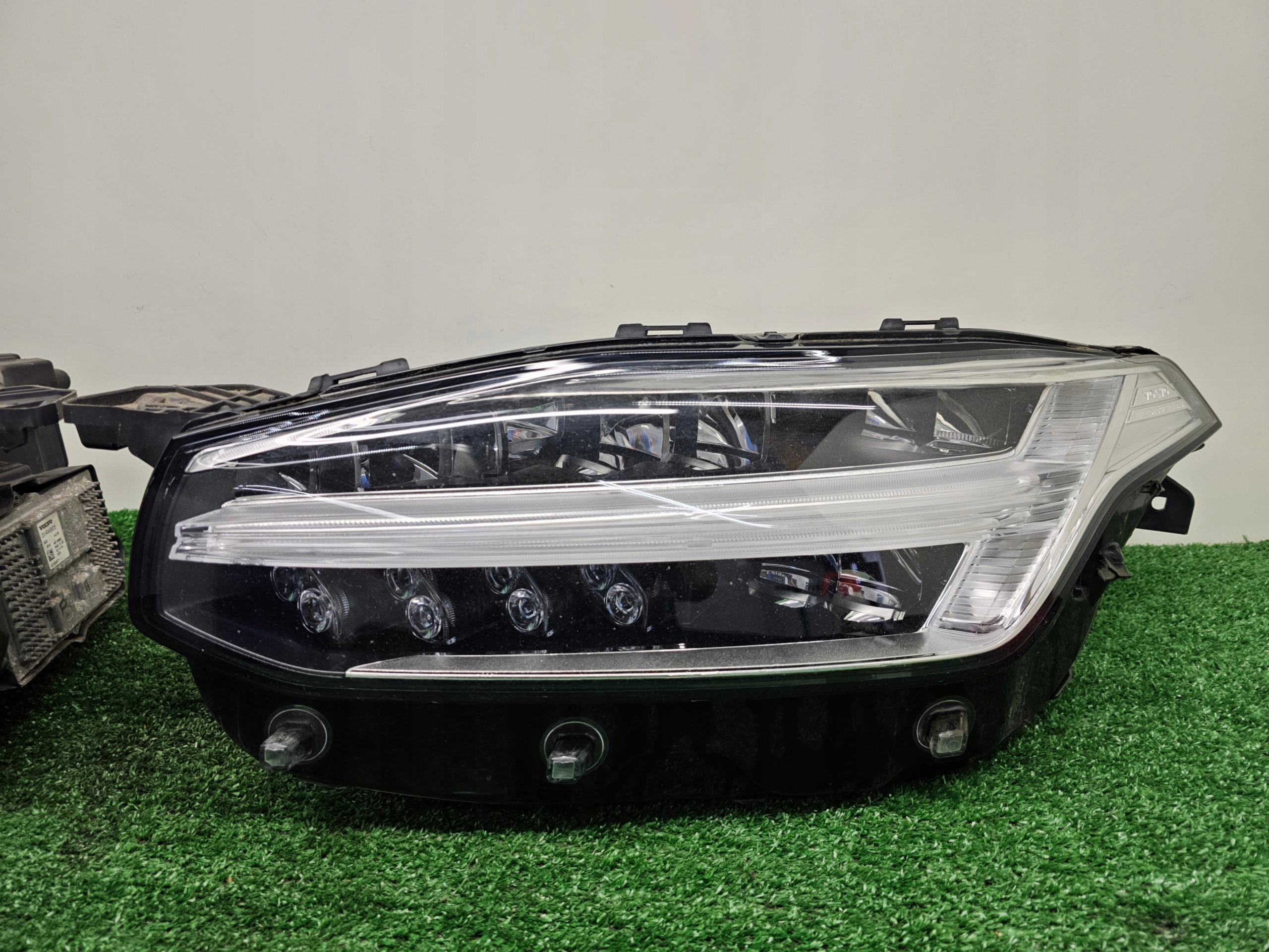 light left front VOLVO XC90 II 2019 EU FULL LED 31656987 complete