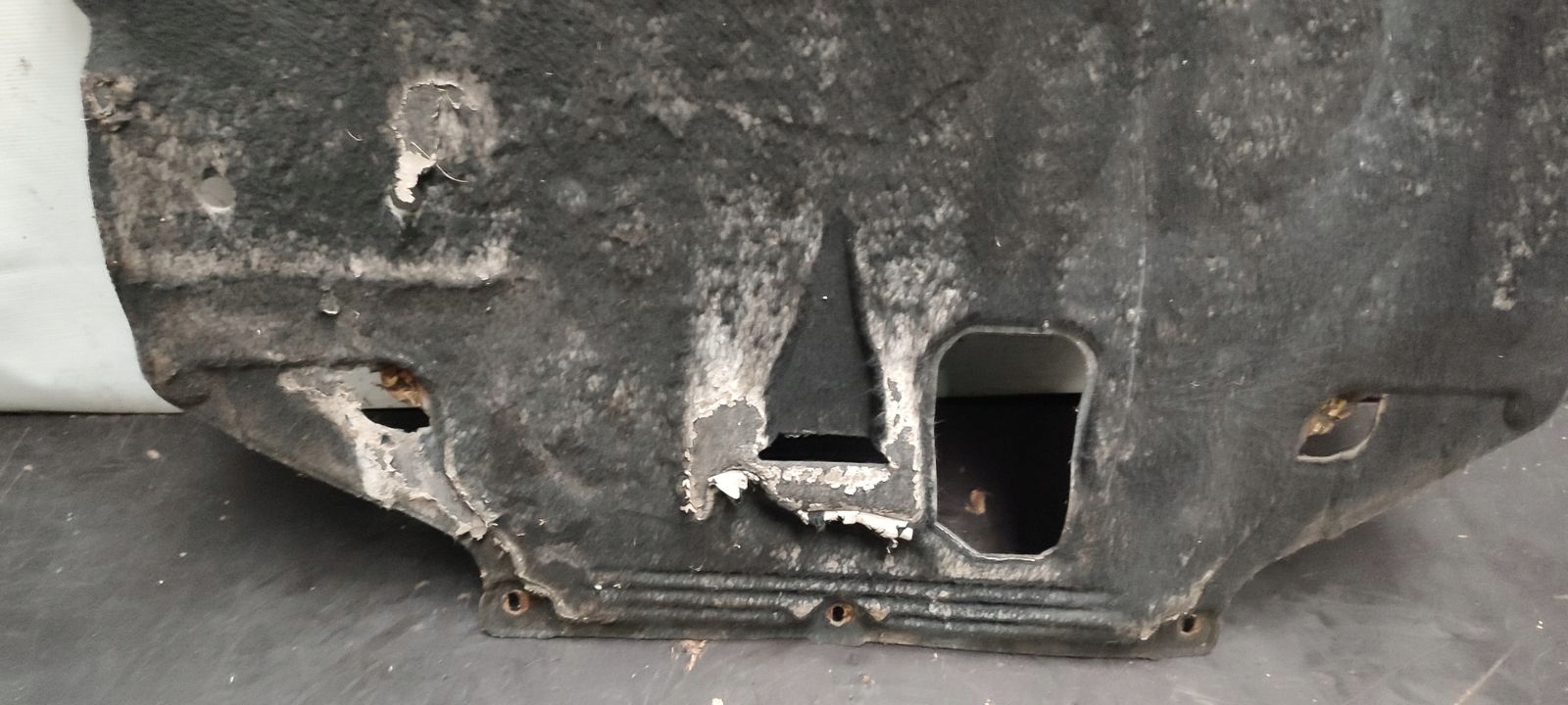 cover below engine of the engine cover pampers Ford C-MAX MK2
