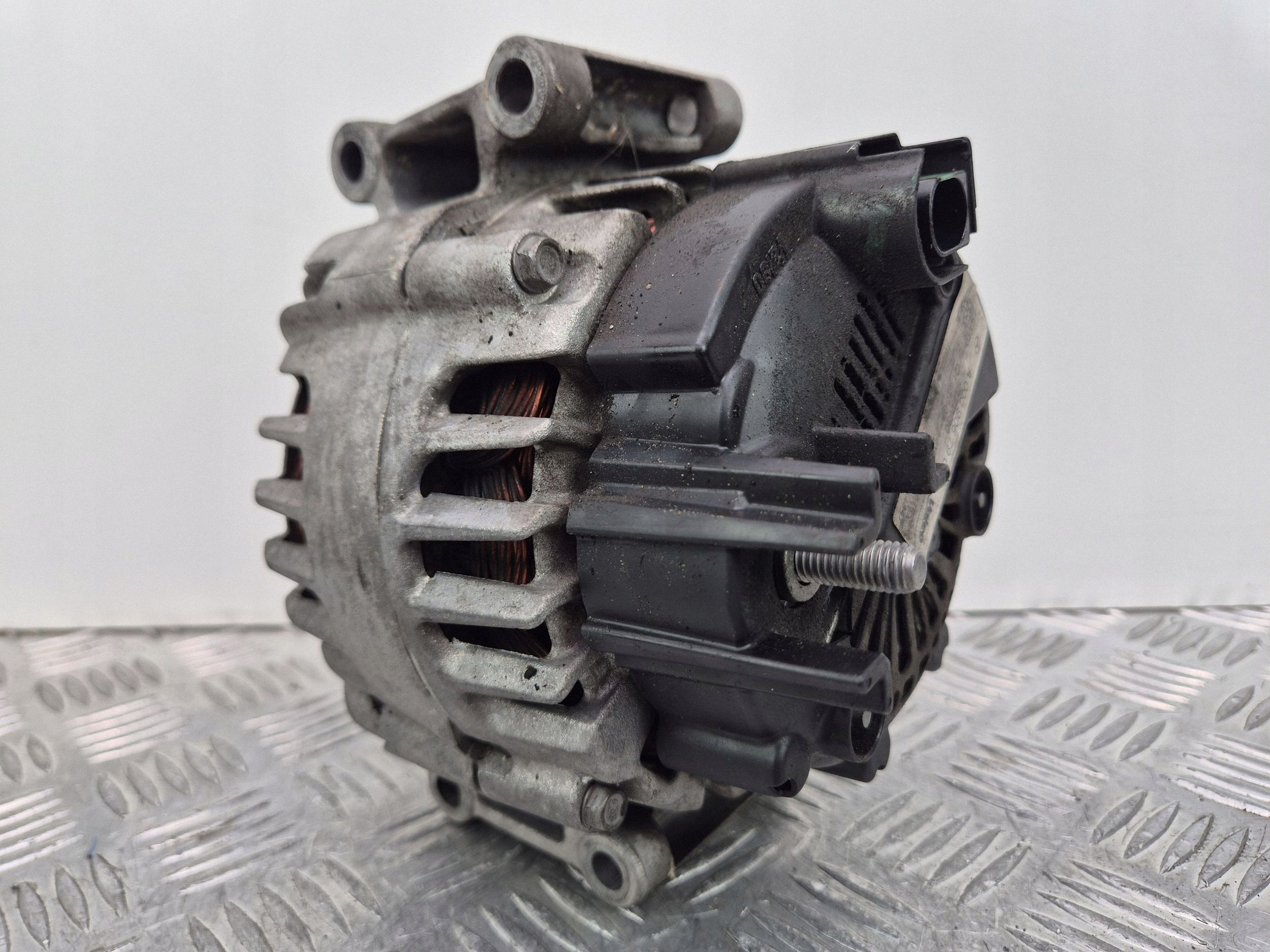 Mercedes C200 CGI W204 1.8 Alternator A0009067902