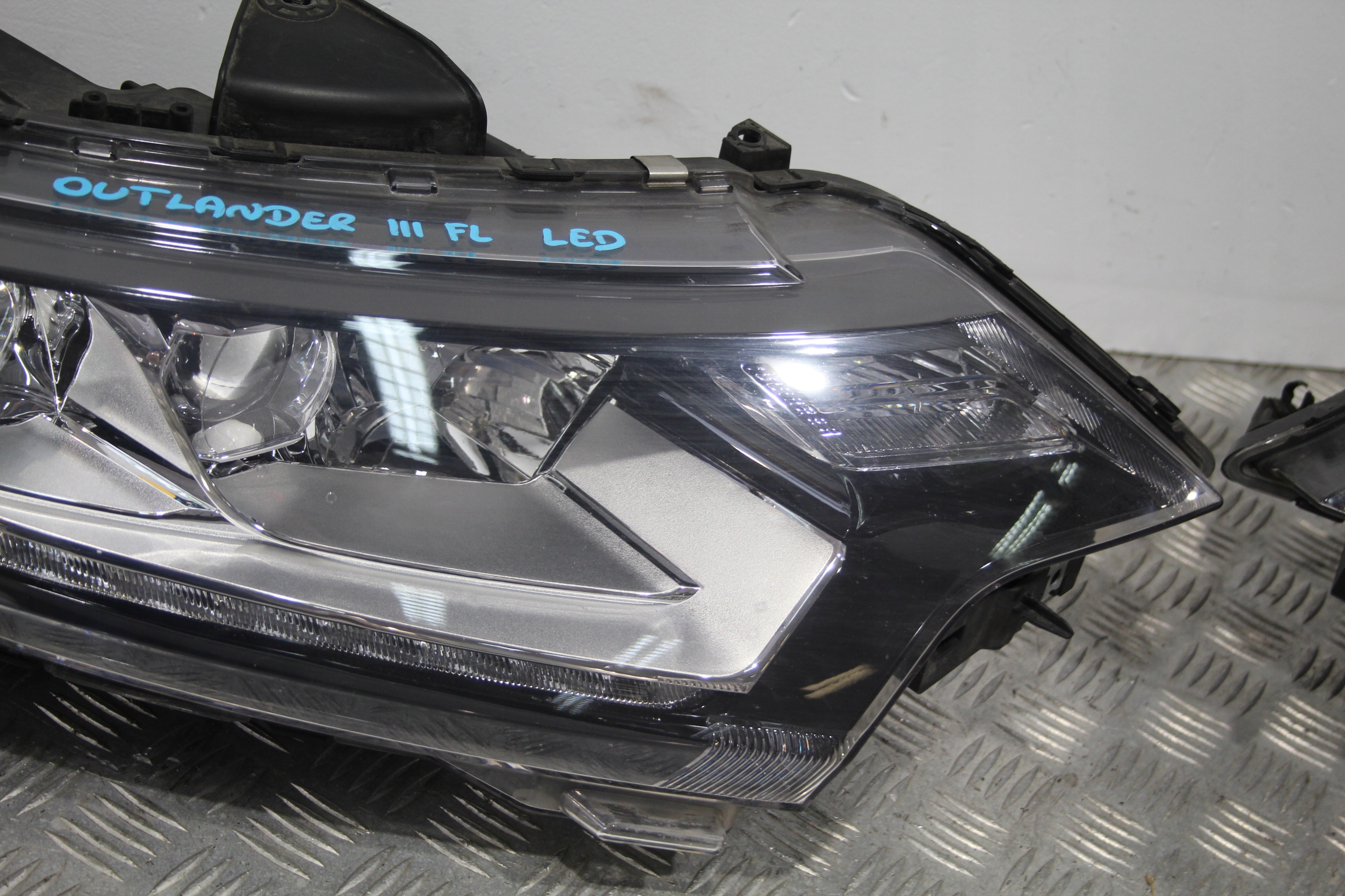 lights front LED MITSUBISHI OUTLANDER III 3 LIFT