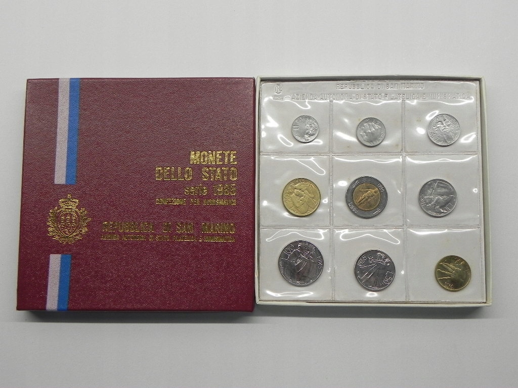 4442/ ZESTAW 9 MONET 1985 SAN MARINO ( ETUI + KSIĄŻECZKA I ZNACZKI )